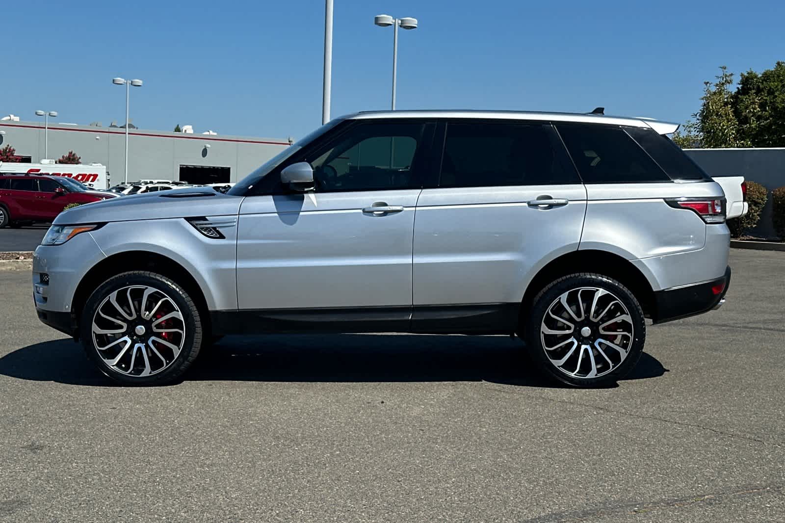 Thumbnail: 2016 Land Rover Range Rover Sport - 9