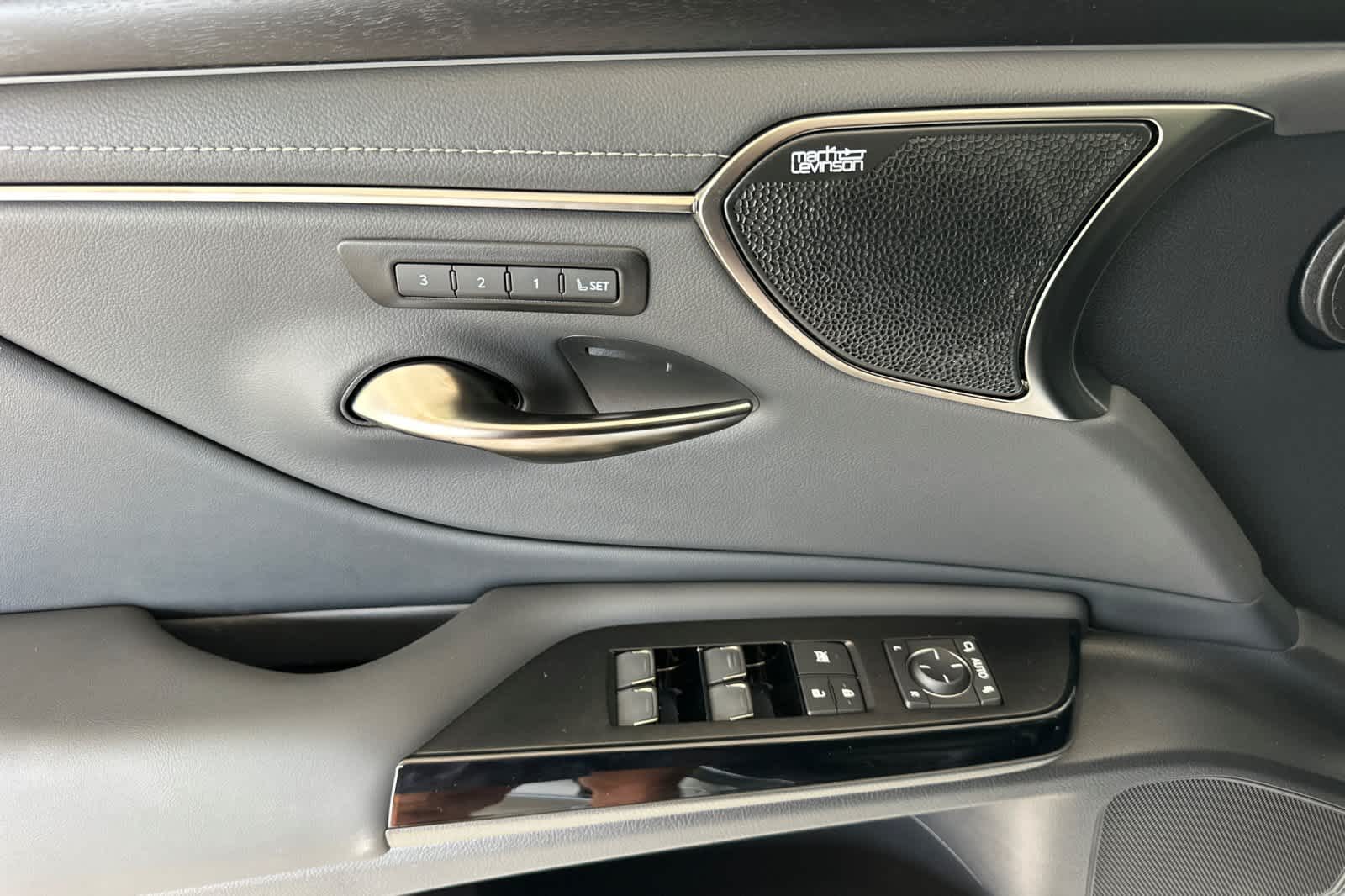 Thumbnail: 2025 Lexus ES - 12