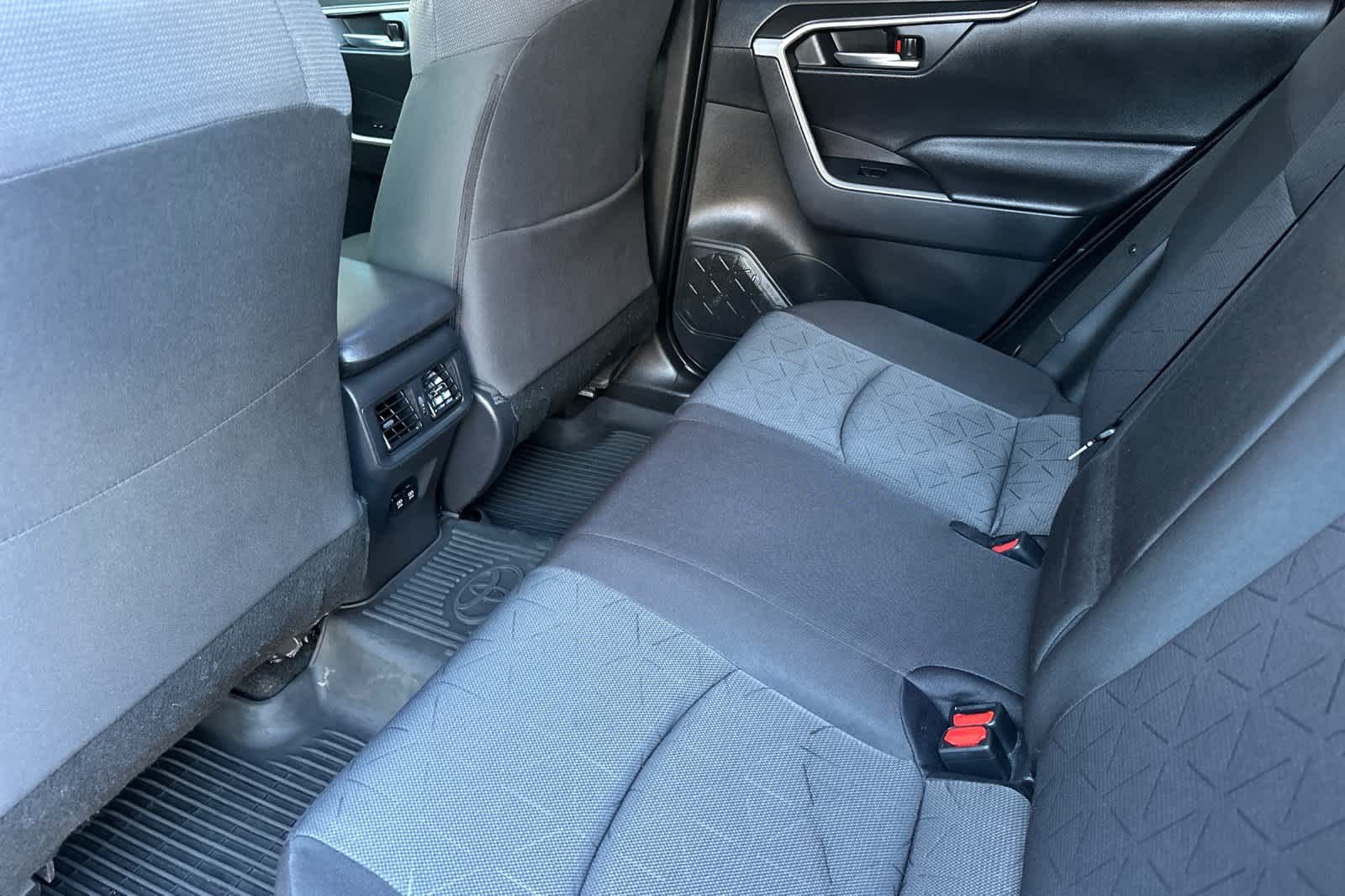 Thumbnail: 2020 Toyota RAV4 - 4