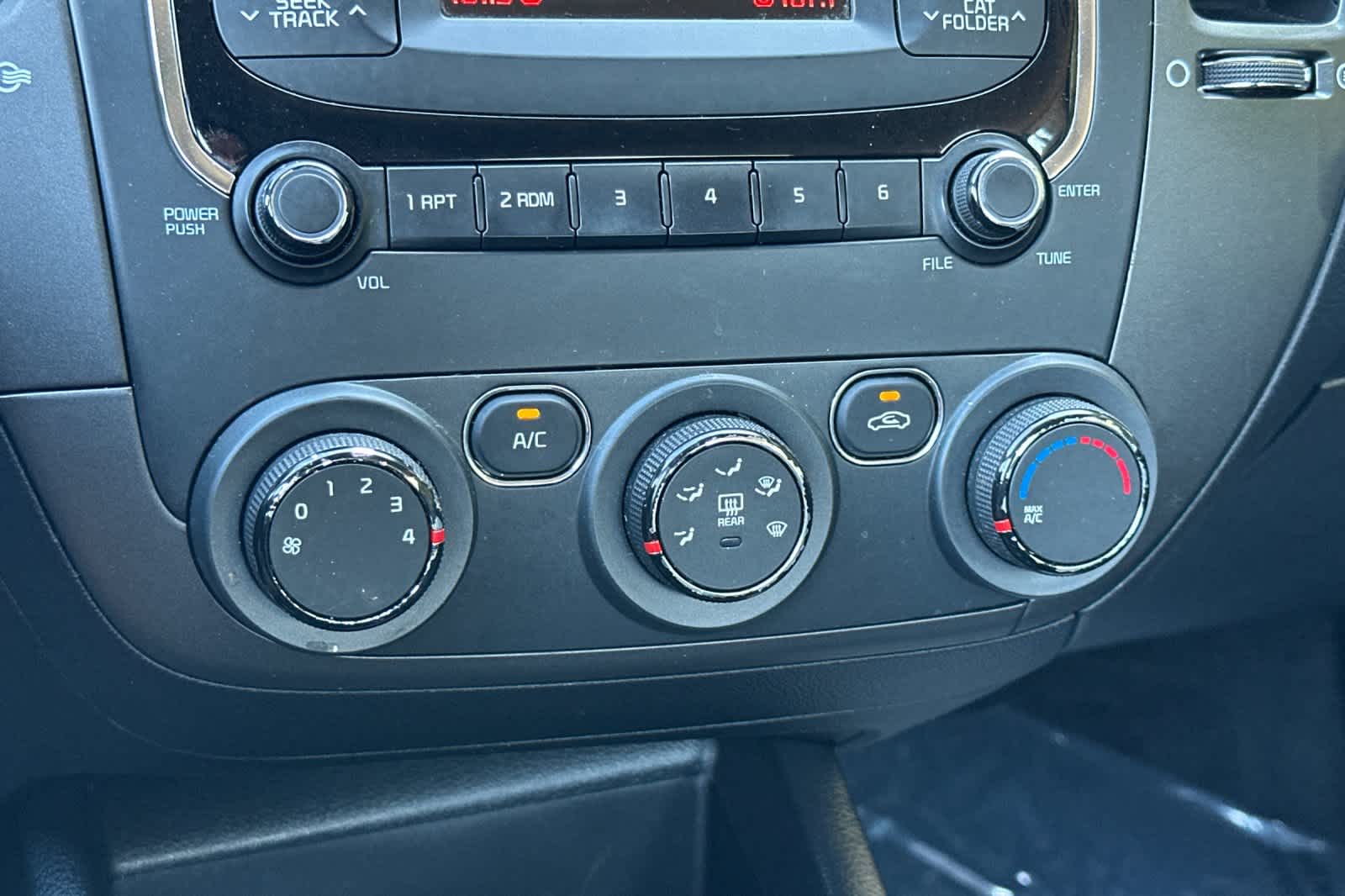 Thumbnail: 2018 Kia Forte - 19