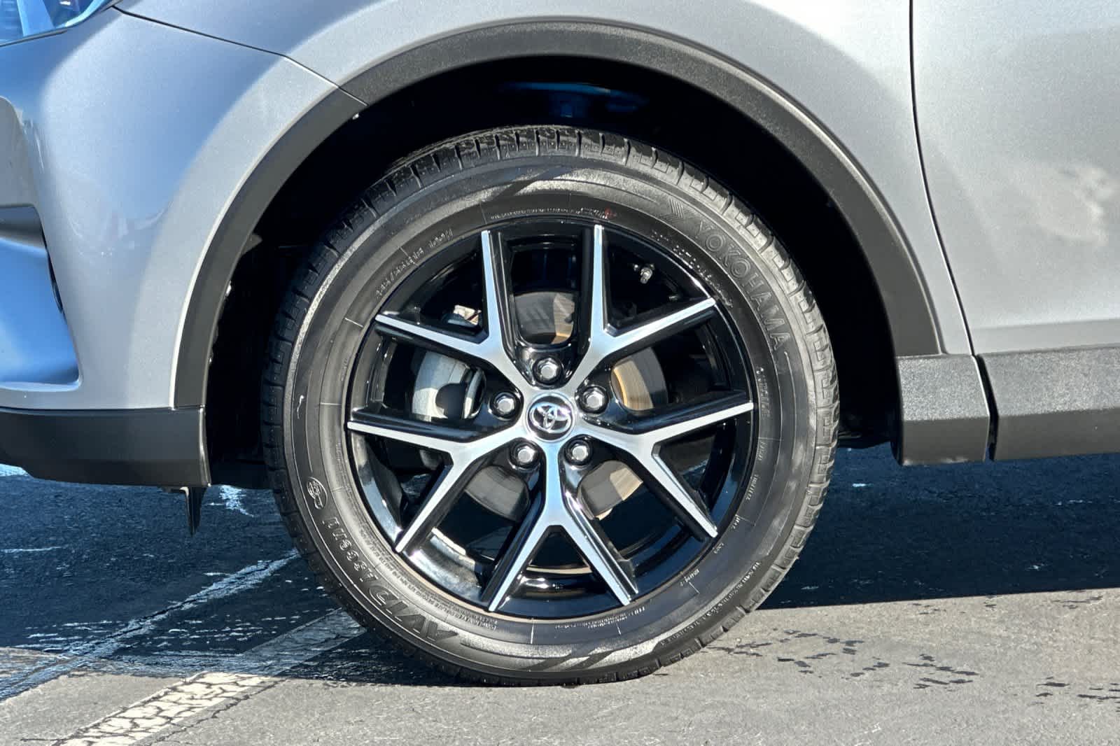 Thumbnail: 2016 Toyota RAV4 - 30