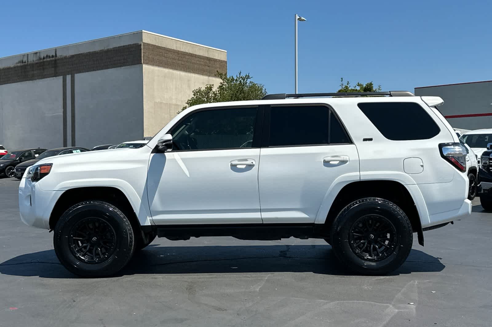 Thumbnail: 2019 Toyota 4Runner - 9