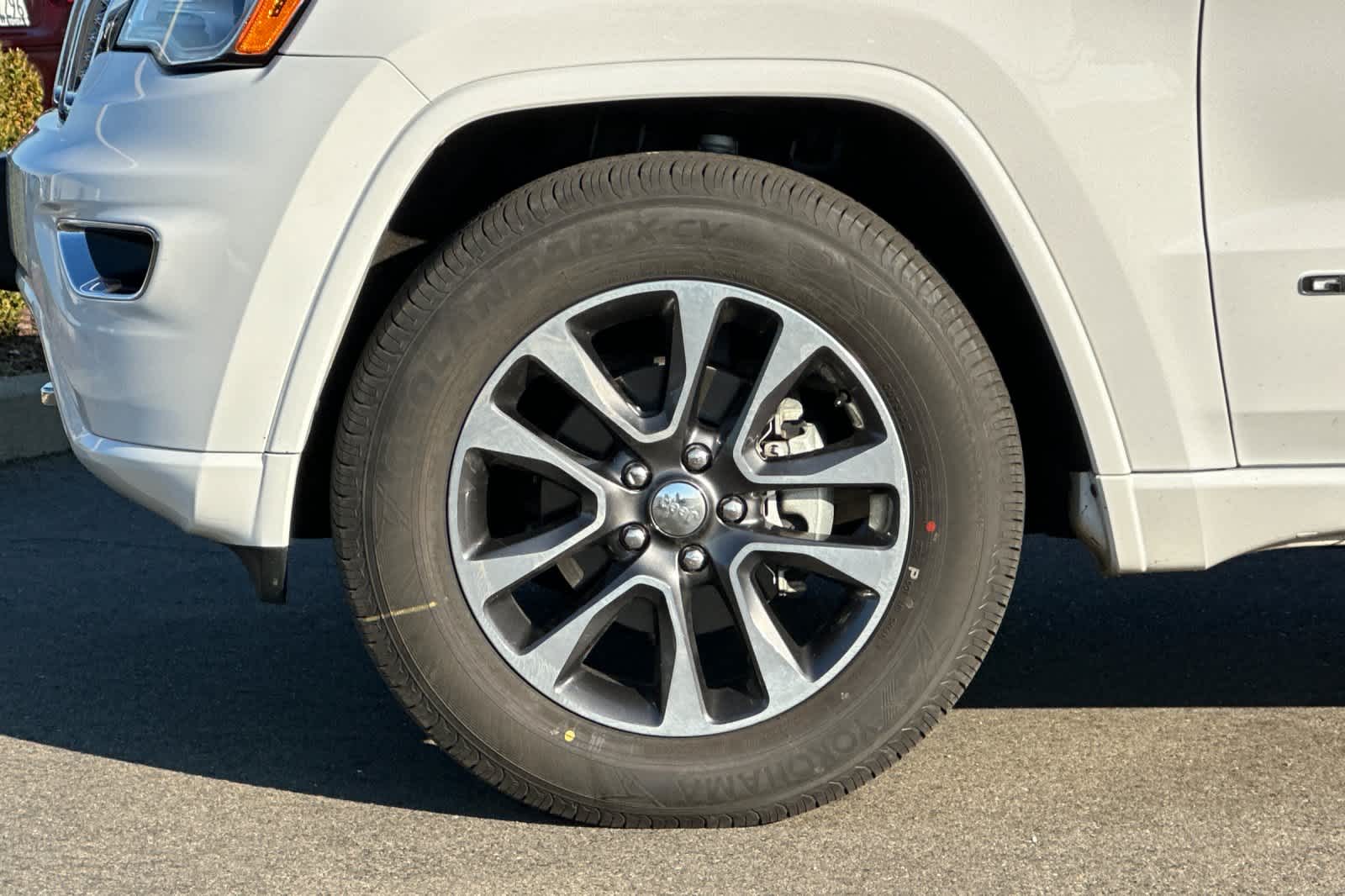 Thumbnail: 2017 Jeep Grand Cherokee - 32