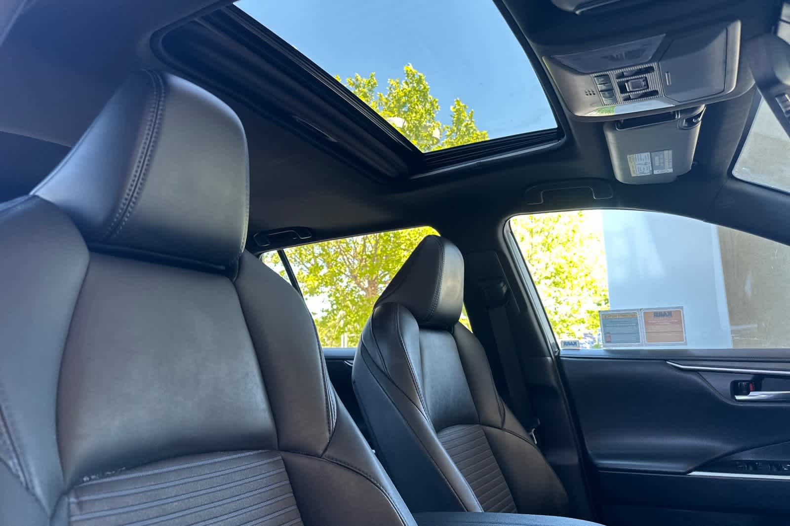 Thumbnail: 2021 Toyota RAV4 - 17