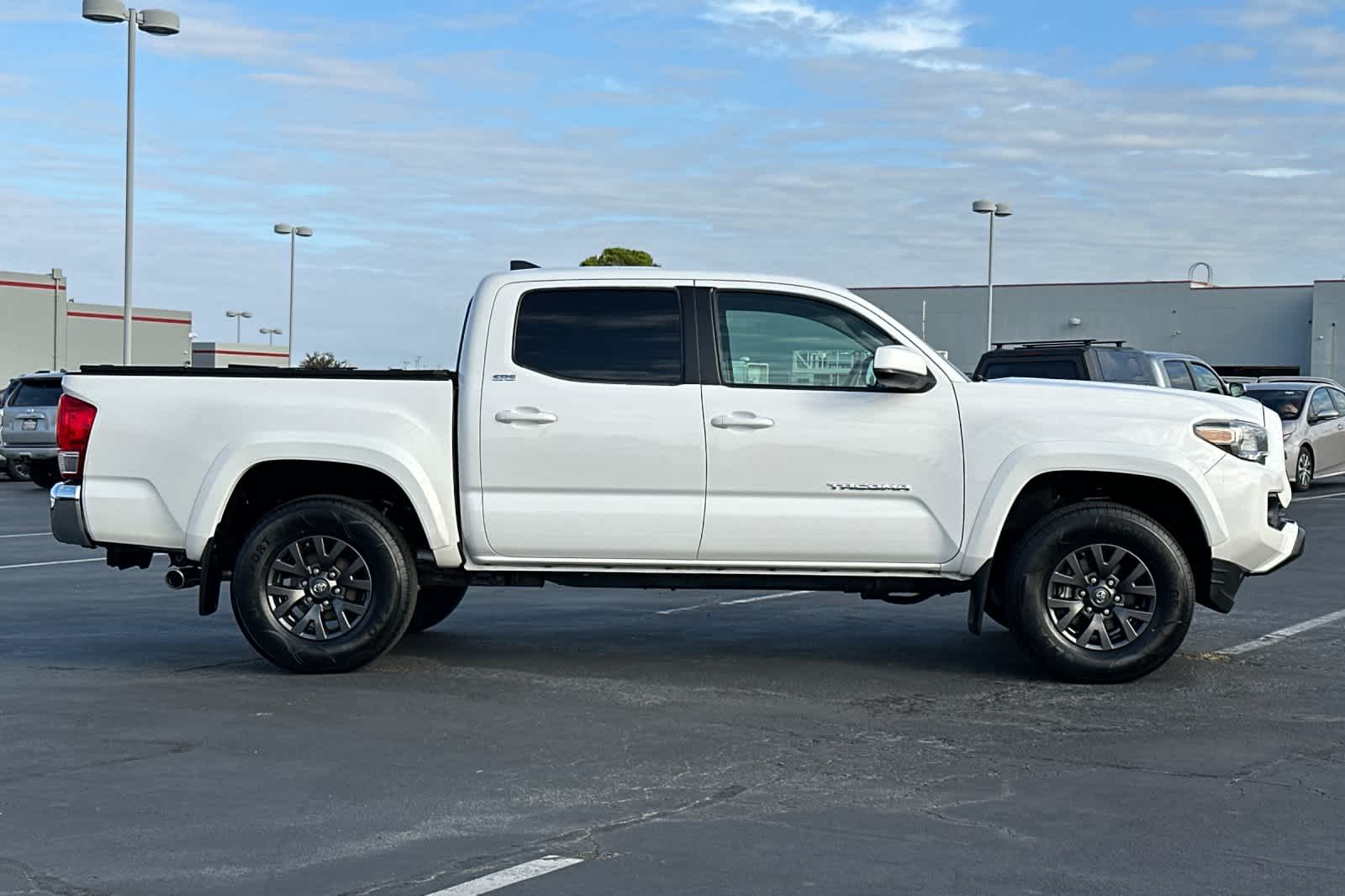Thumbnail: 2017 Toyota Tacoma - 6