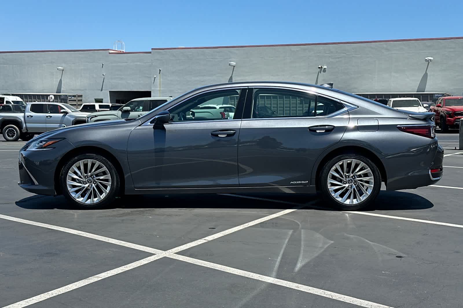 2022 Lexus ES  9
