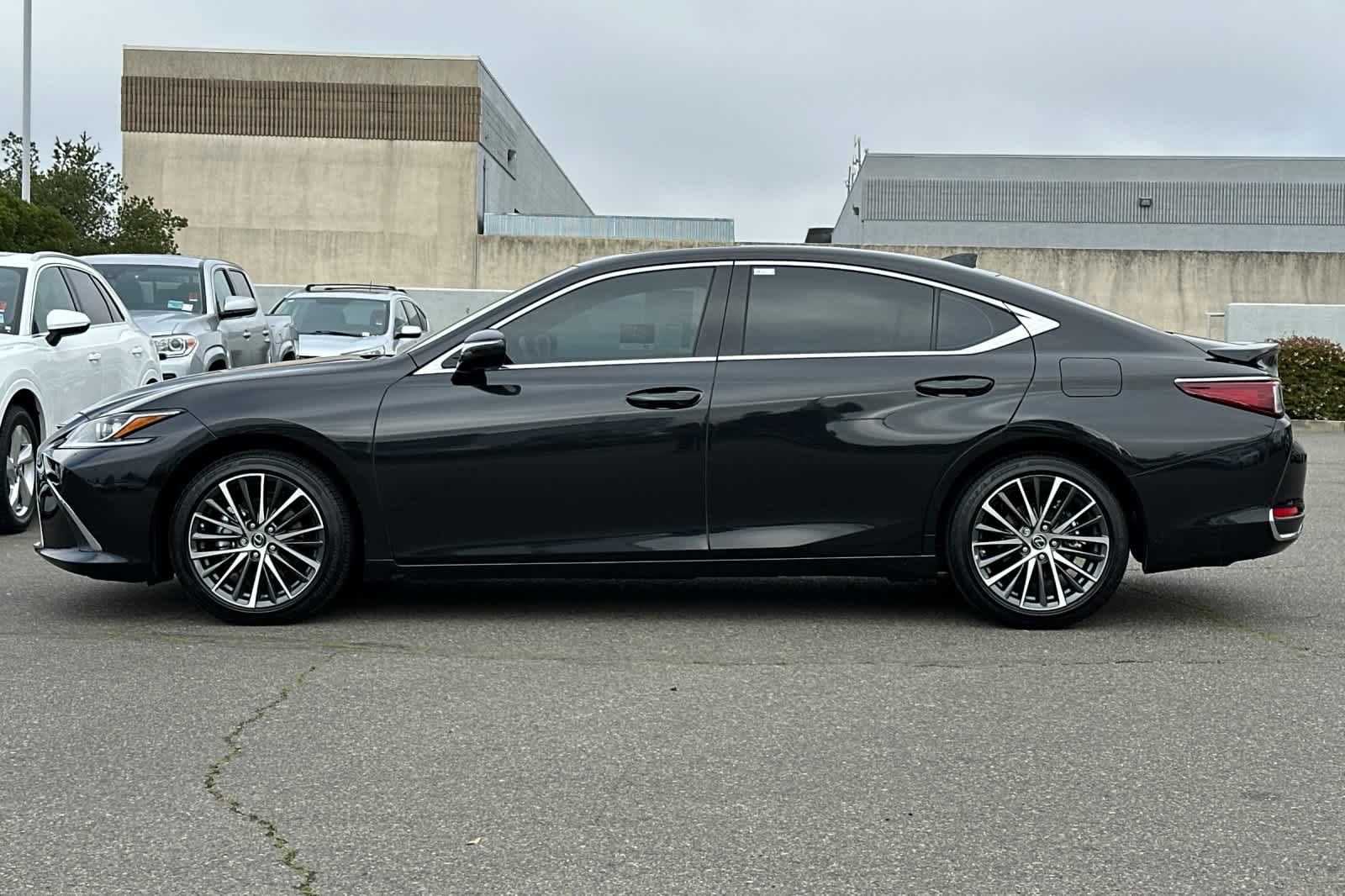 Thumbnail: 2025 Lexus ES - 9