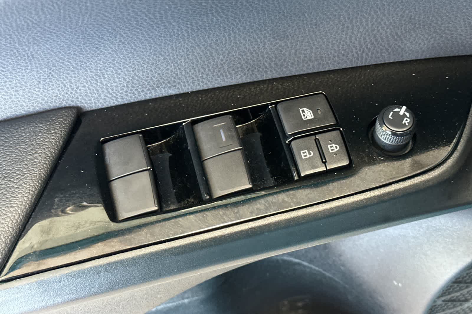 2021 Toyota Prius Prime XLE 13