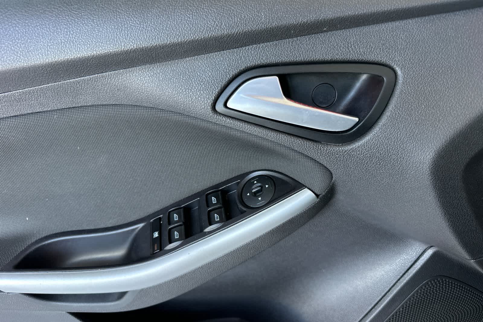 2013 Ford Focus SE 12