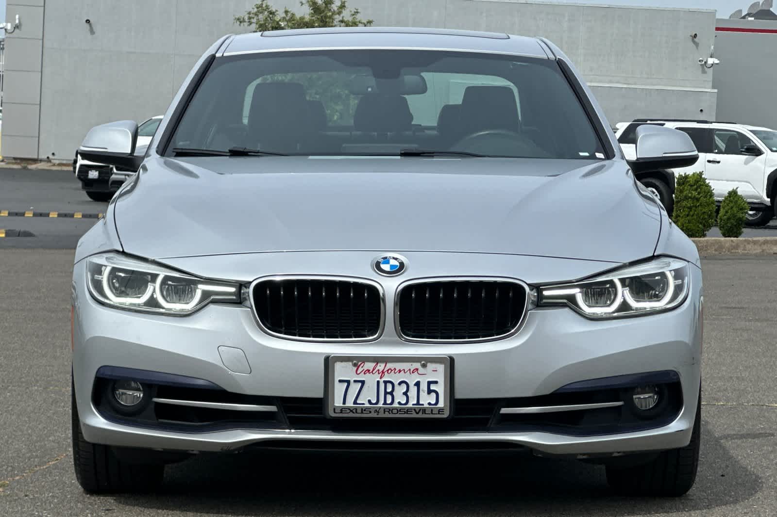 Thumbnail: 2016 BMW 3 Series - 10