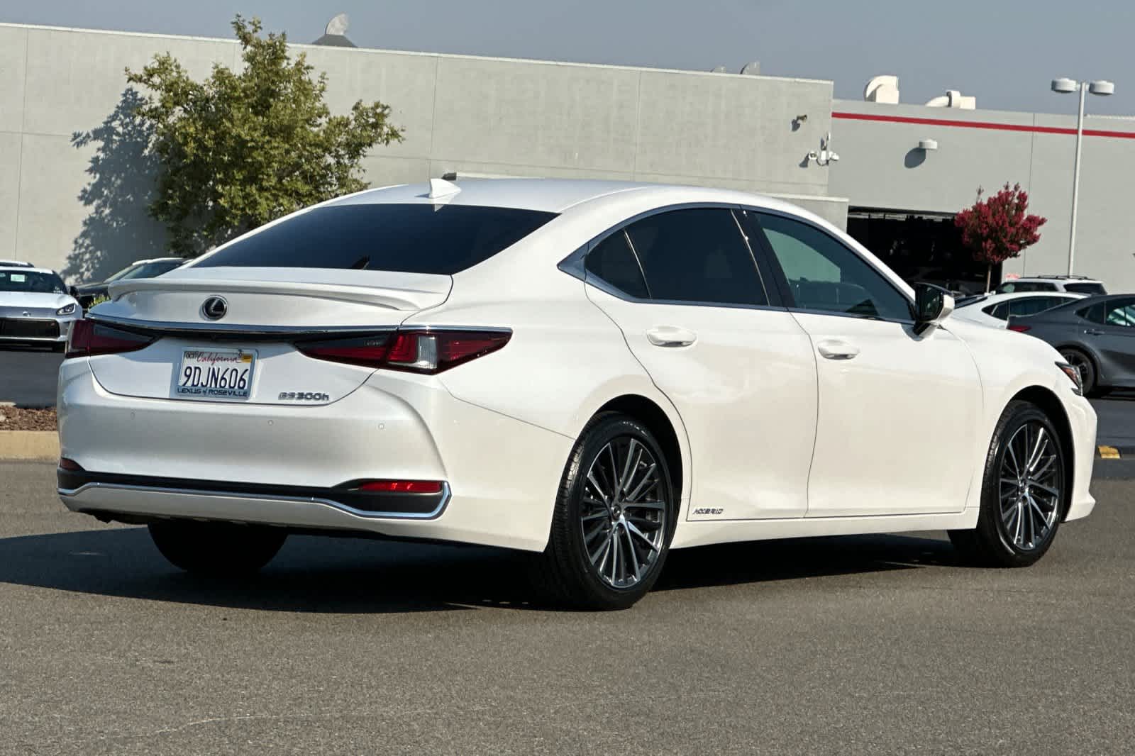 Thumbnail: 2022 Lexus ES - 2