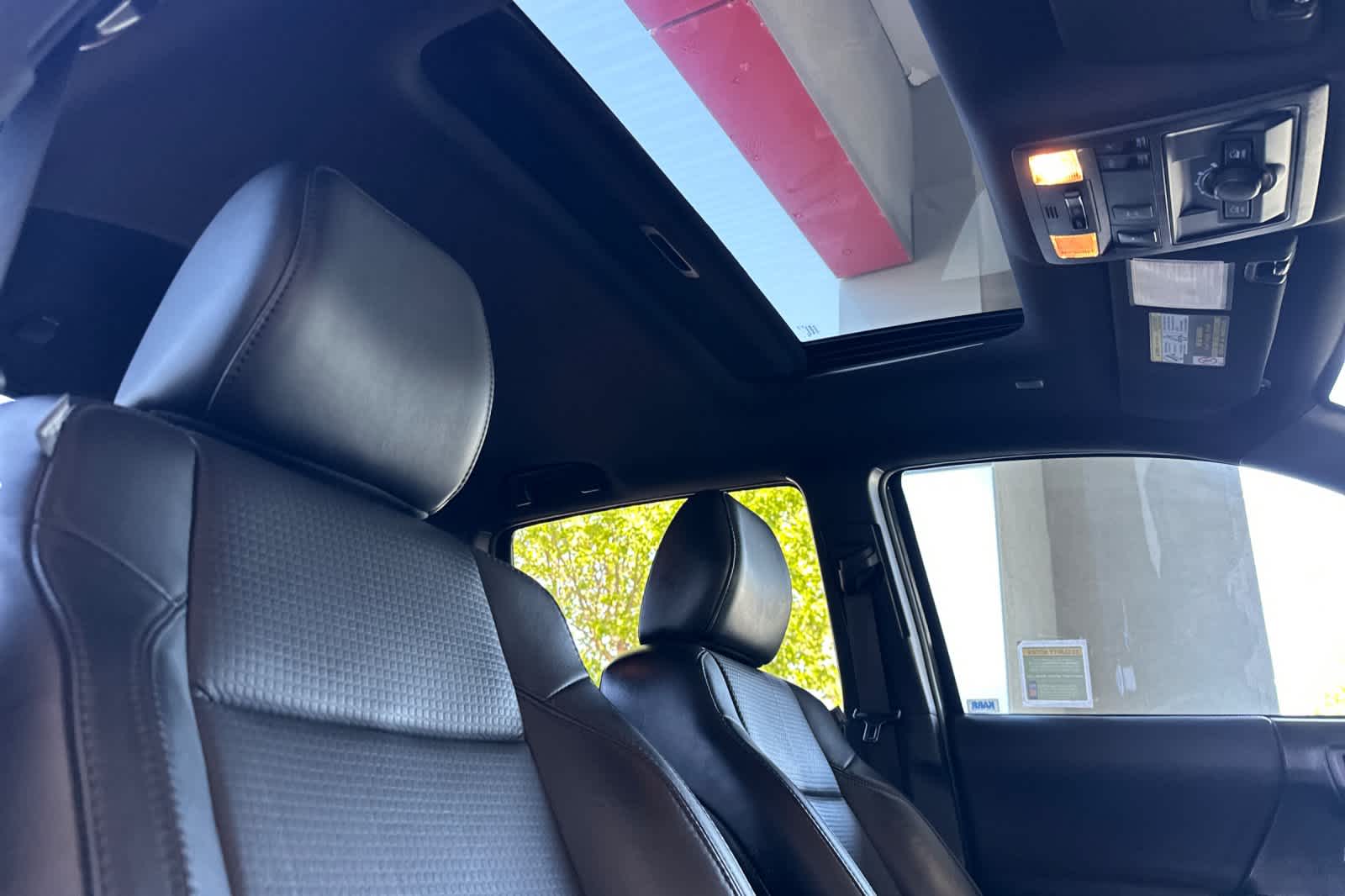 Thumbnail: 2019 Toyota Tacoma - 17