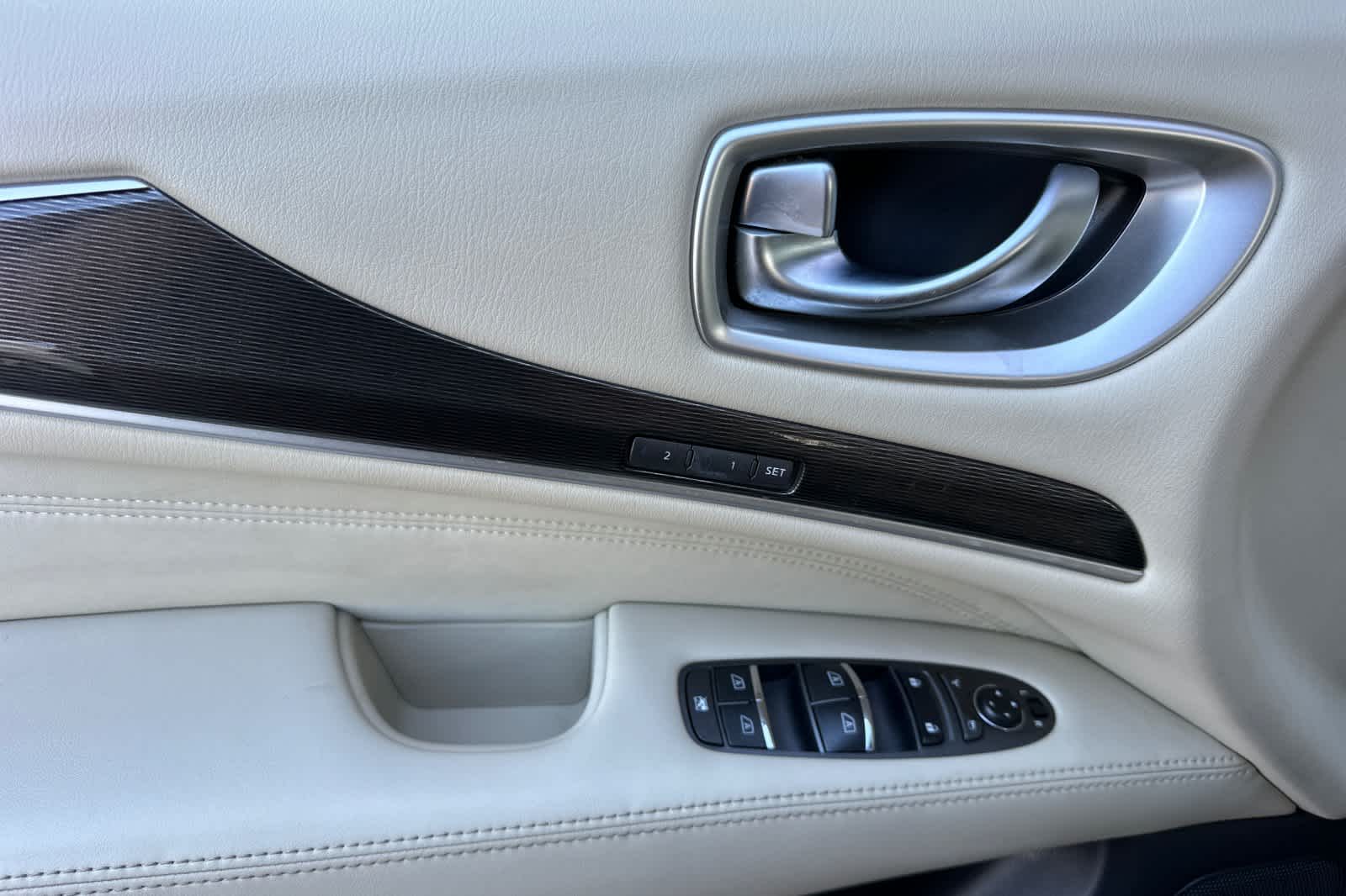 Thumbnail: 2016 INFINITI QX60 - 12