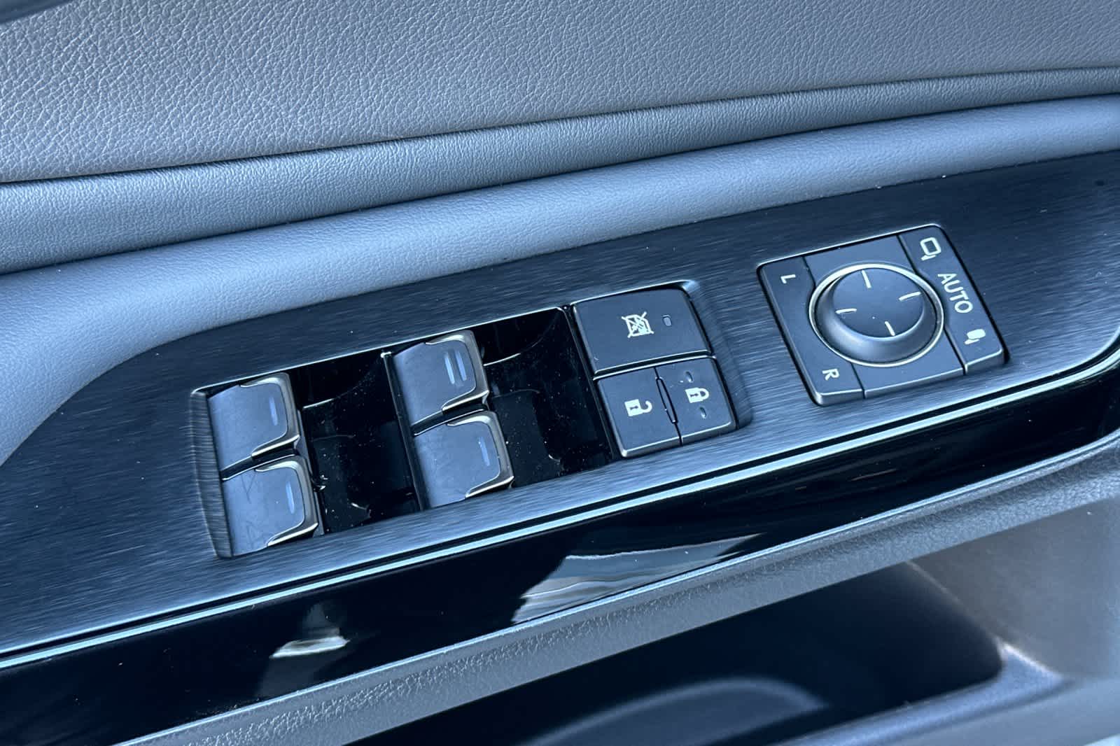 Thumbnail: 2025 Lexus ES - 13