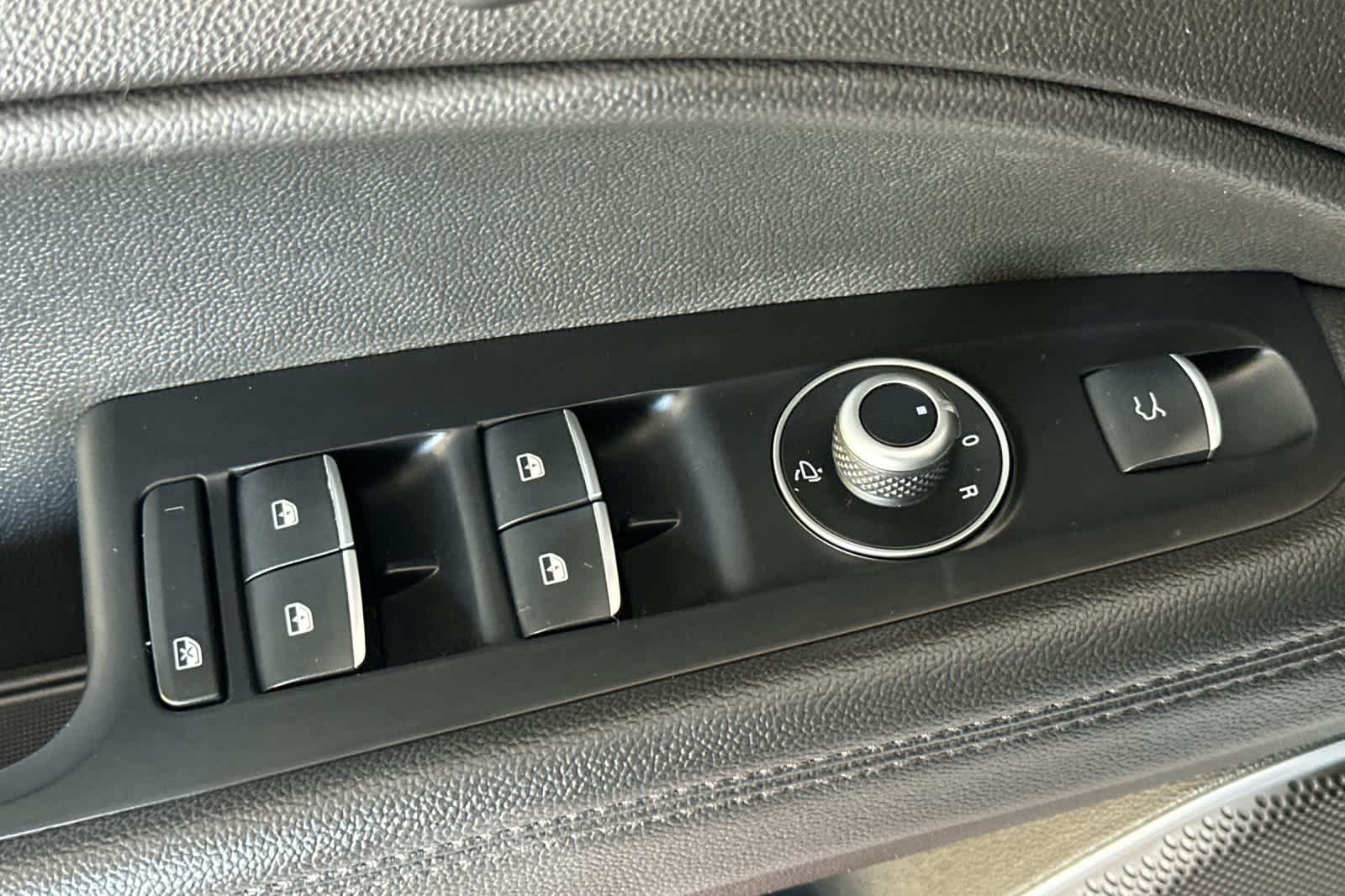 Thumbnail: 2022 Alfa Romeo Stelvio - 13