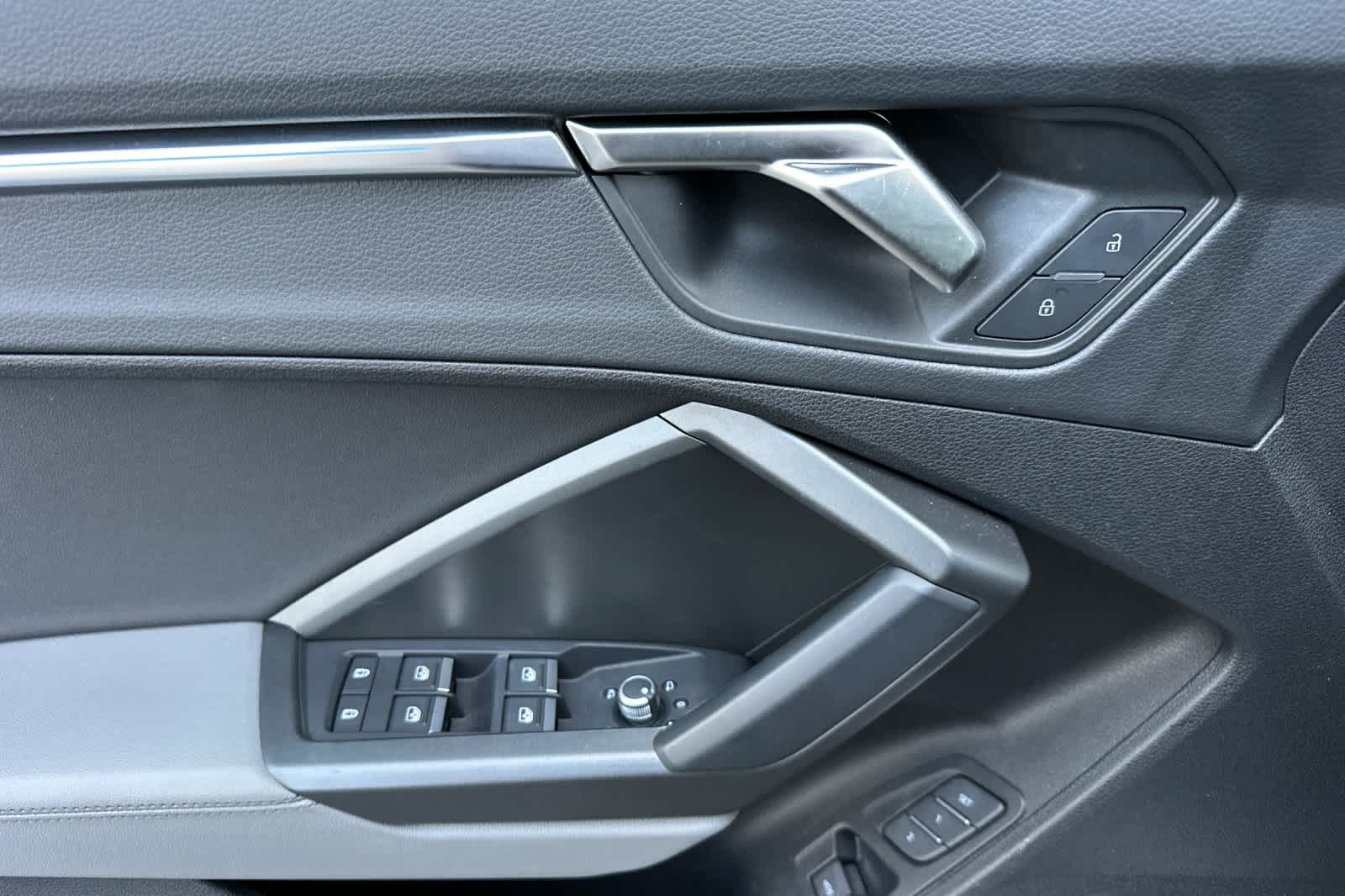 Thumbnail: 2024 Audi Q3 - 12