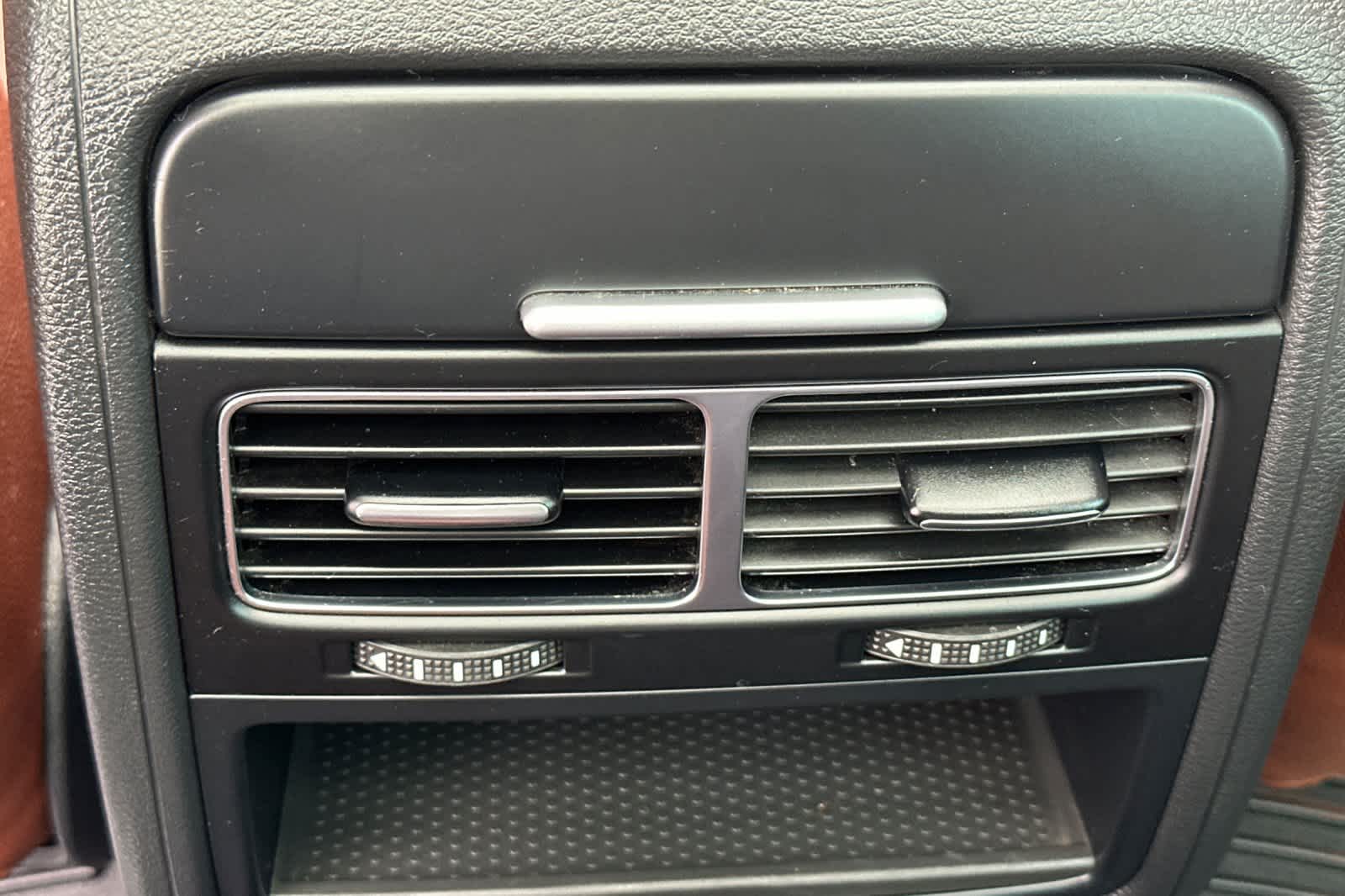 Thumbnail: 2016 Volkswagen Touareg - 14