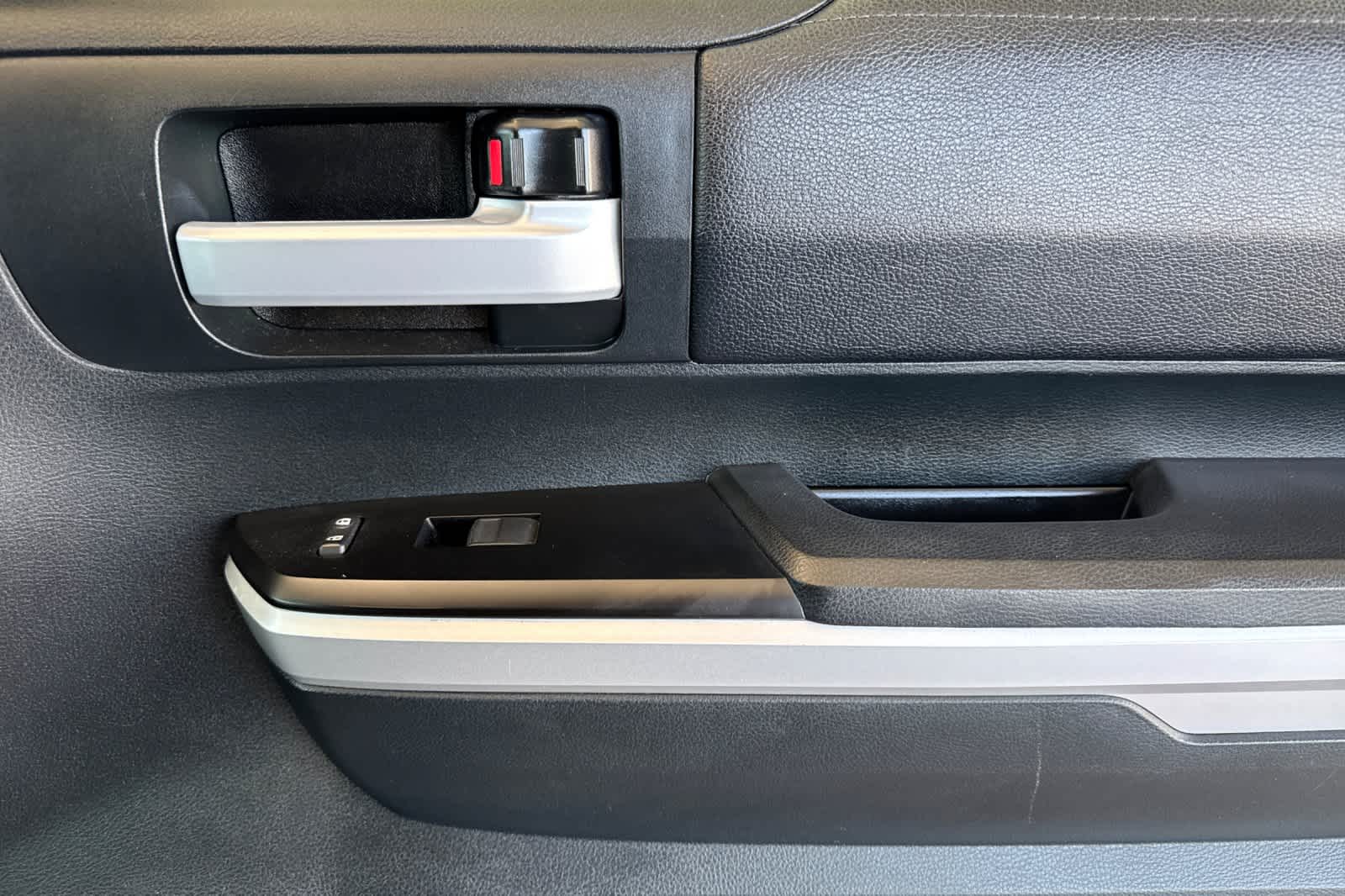 Thumbnail: 2016 Toyota Tundra - 18