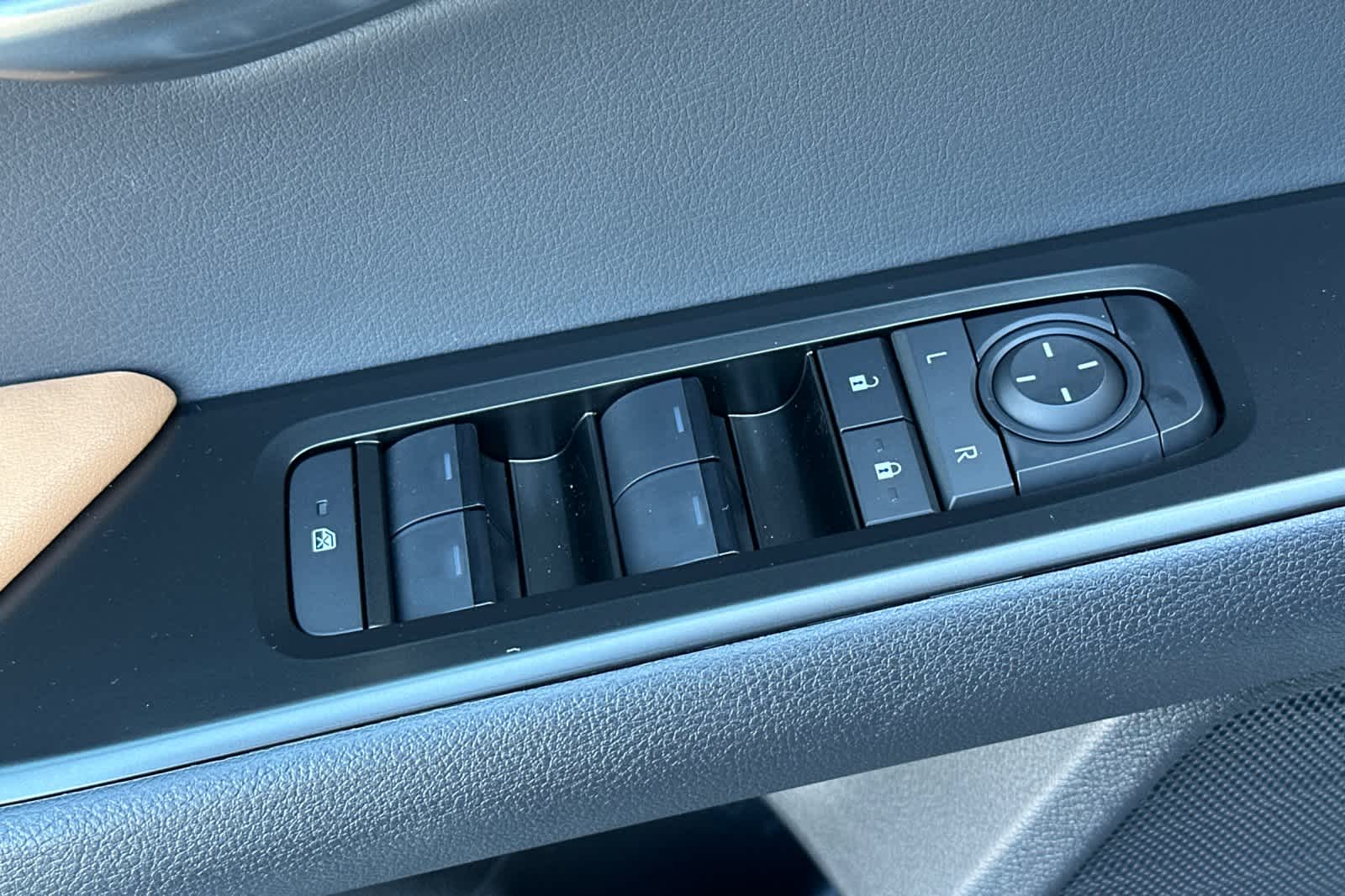 Thumbnail: 2026 Lexus UX - 13