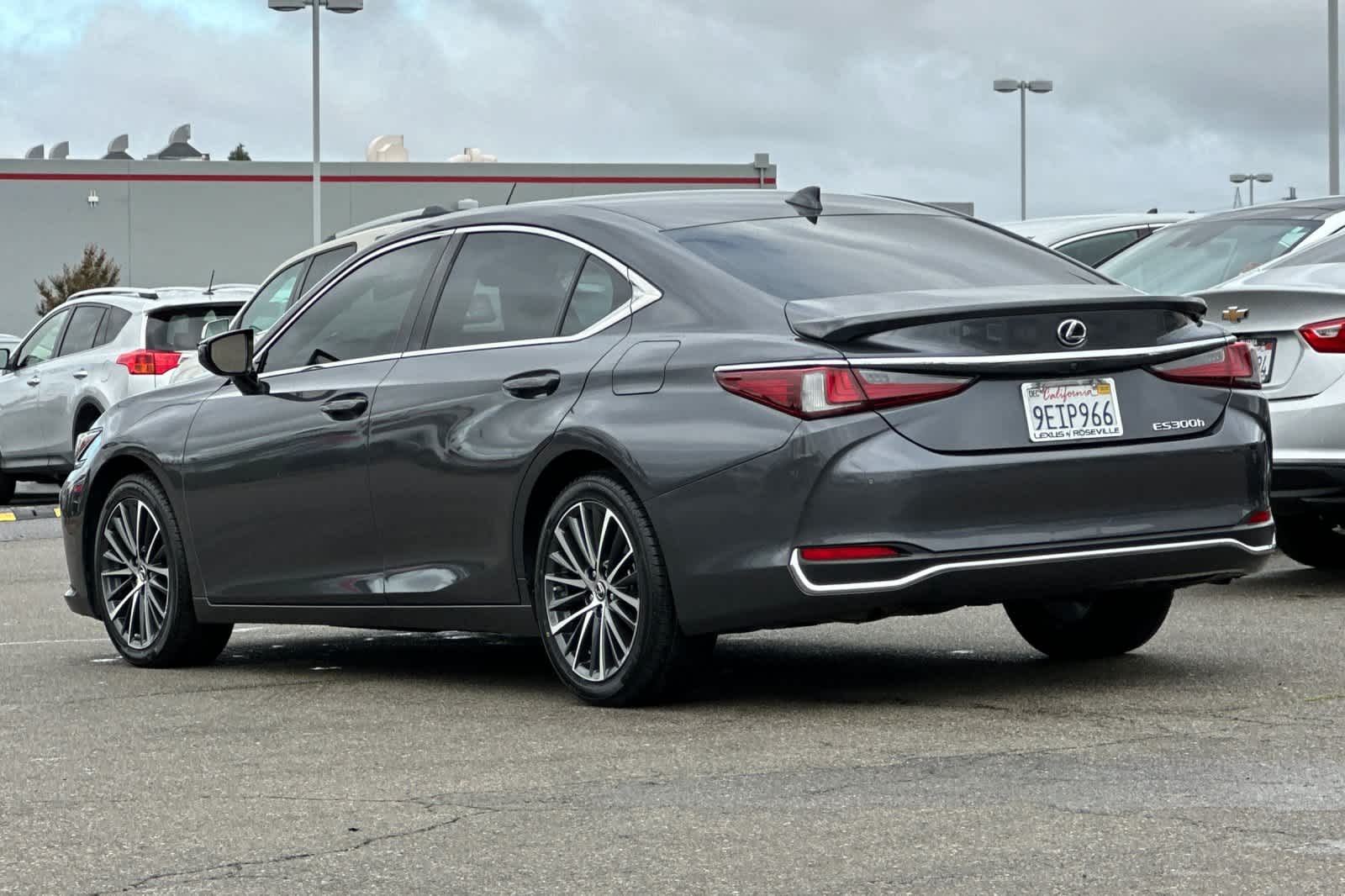 Thumbnail: 2023 Lexus ES - 7