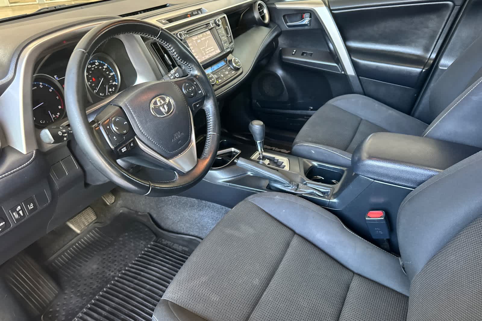 Thumbnail: 2018 Toyota RAV4 - 11