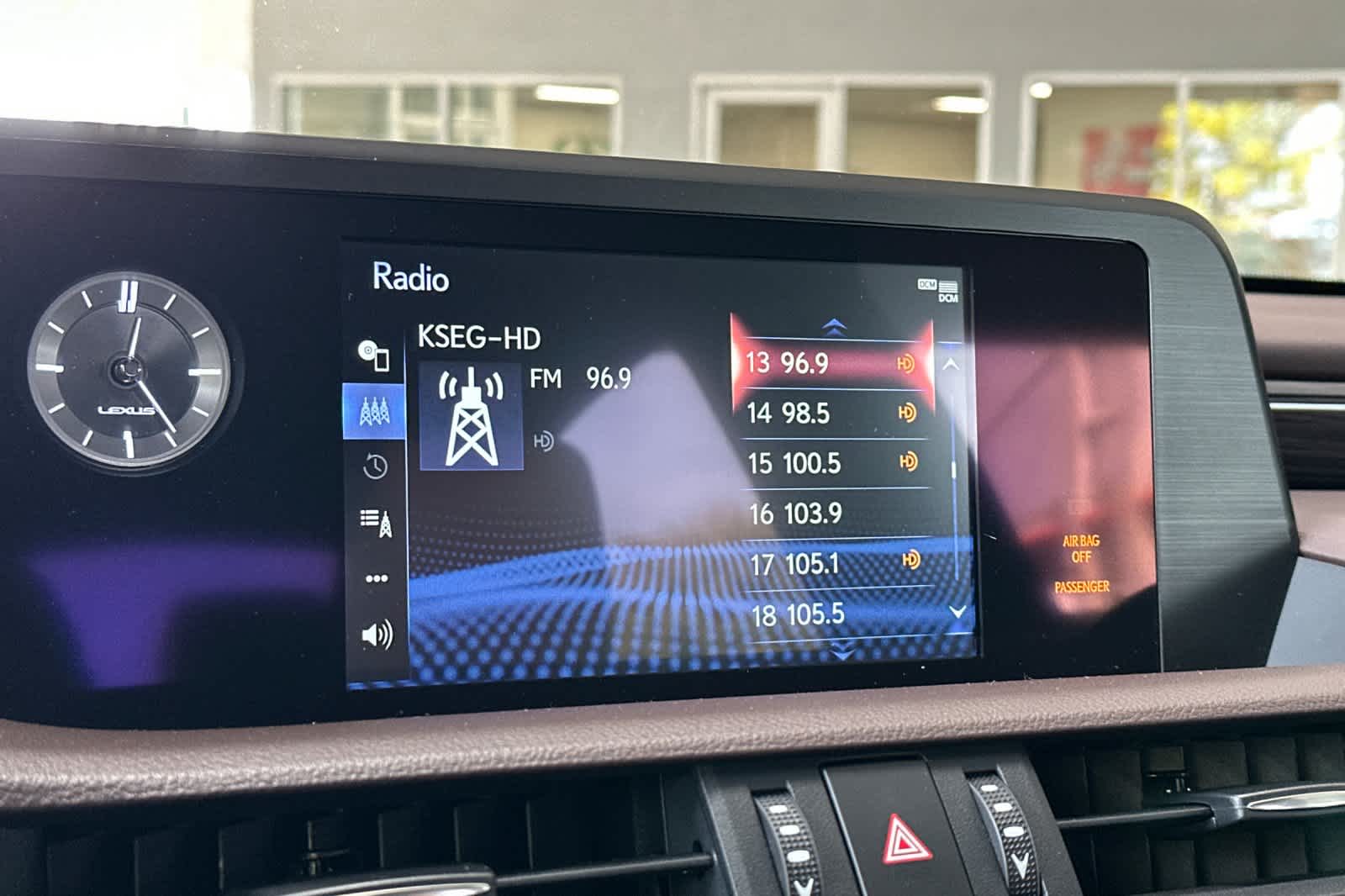 Thumbnail: 2021 Lexus ES - 19