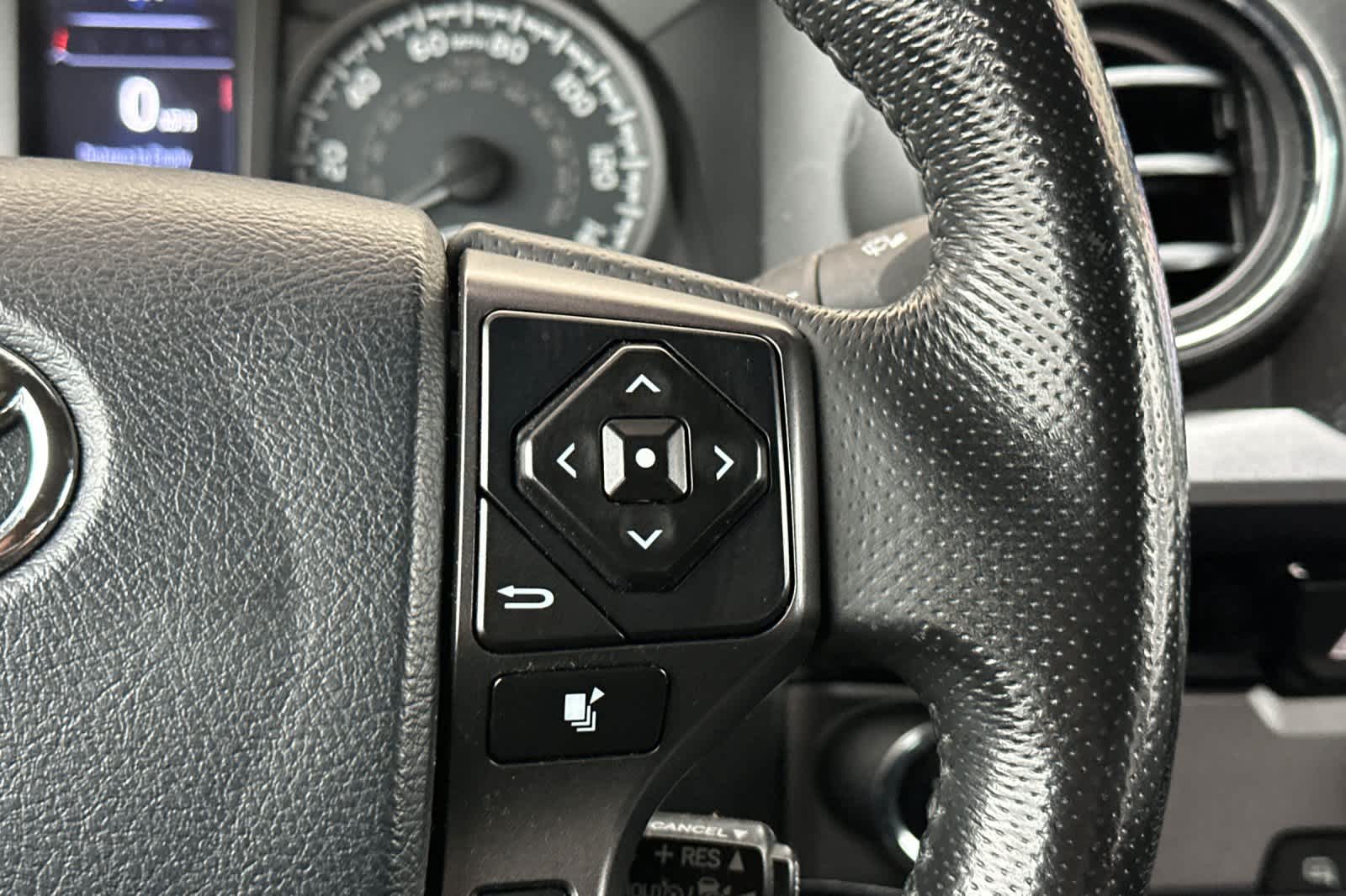 Thumbnail: 2018 Toyota Tacoma - 26