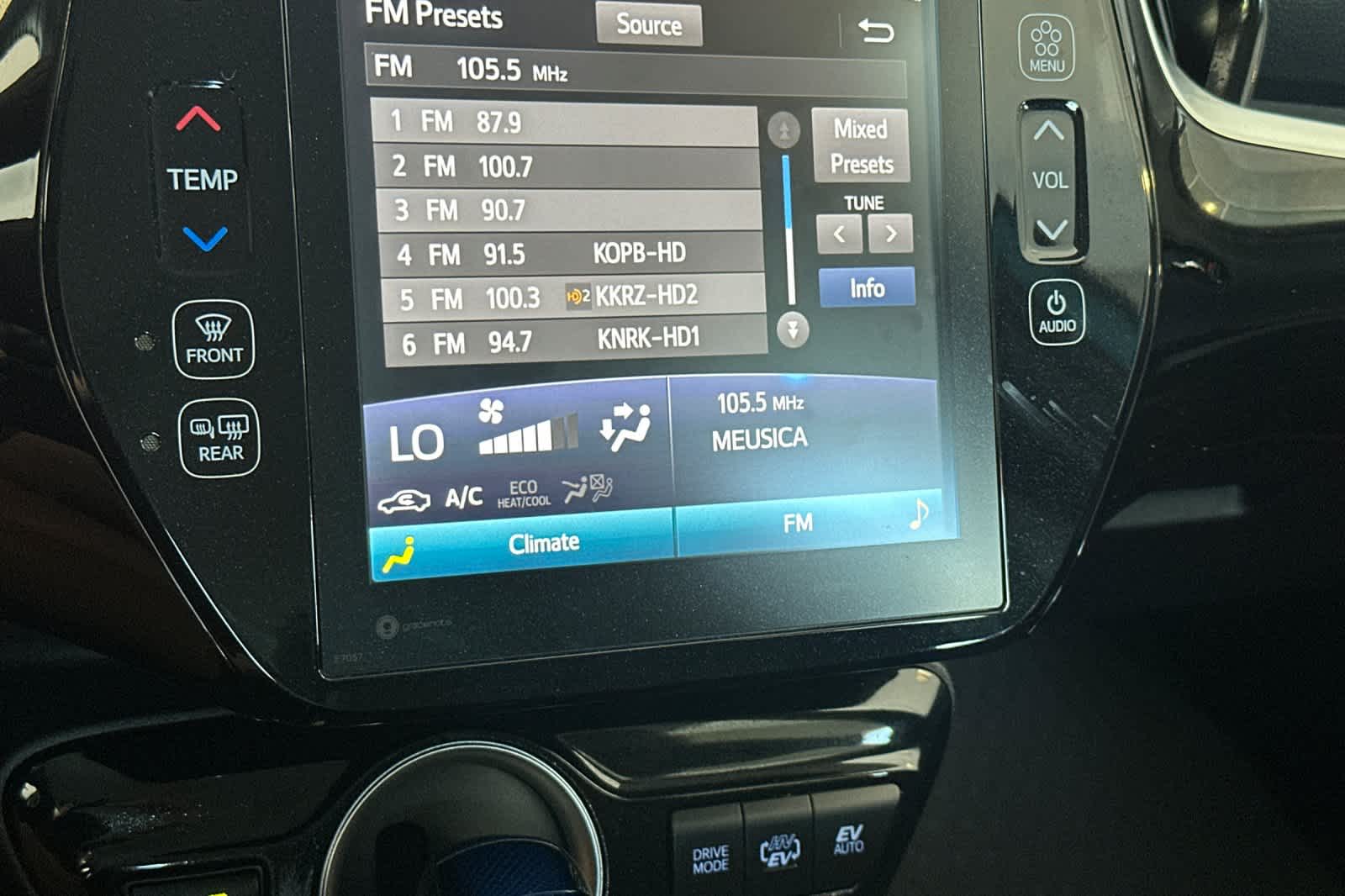 2021 Toyota Prius Prime XLE 22