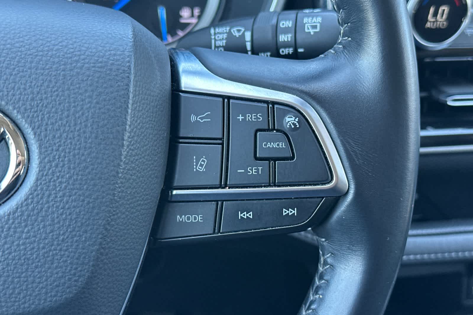 Thumbnail: 2021 Toyota Highlander - 27