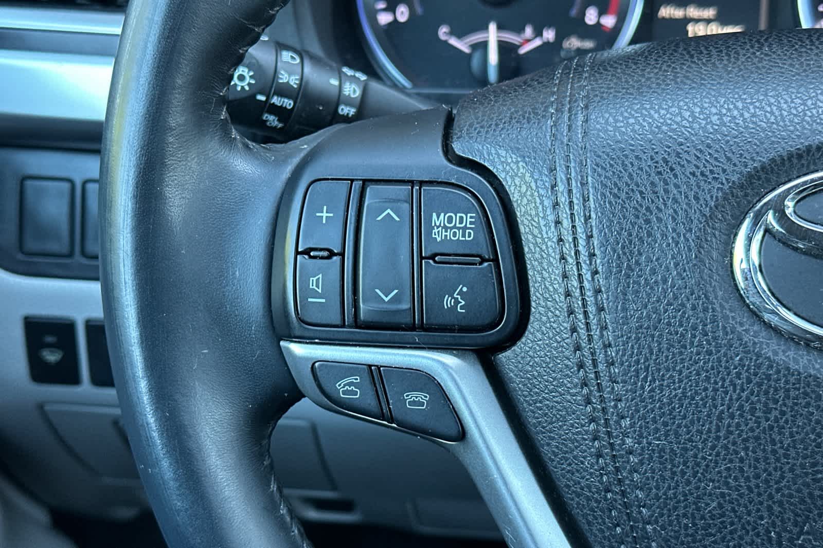 Thumbnail: 2016 Toyota Highlander - 26