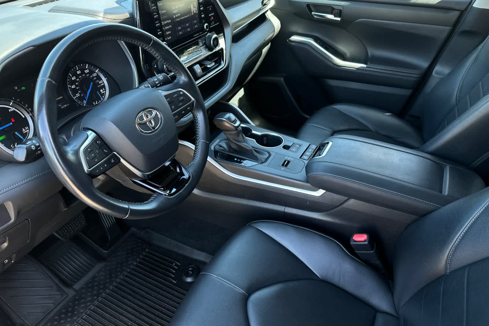 Thumbnail: 2021 Toyota Highlander - 10