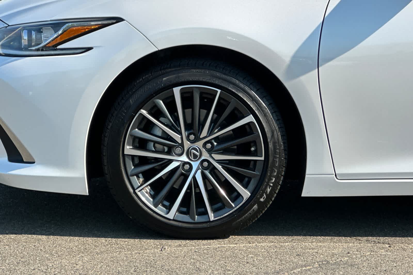 Thumbnail: 2022 Lexus ES - 30
