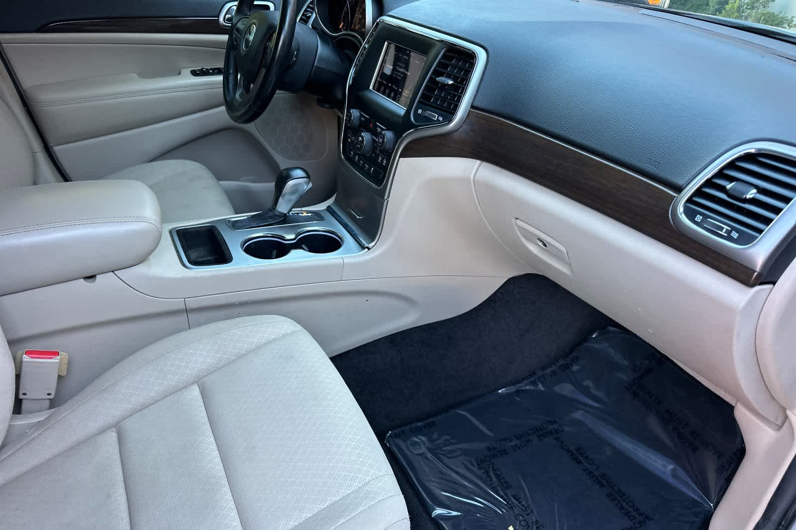 Thumbnail: 2018 Jeep Grand Cherokee - 17