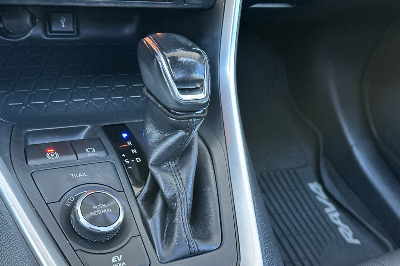 Thumbnail: 2020 Toyota RAV4 - 23