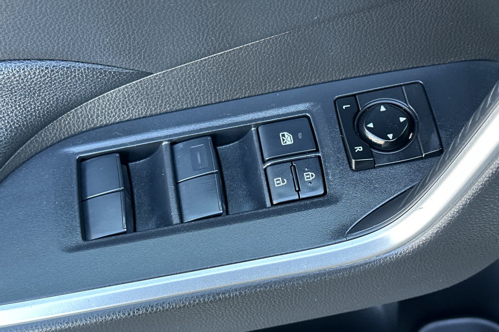 Thumbnail: 2020 Toyota RAV4 - 13