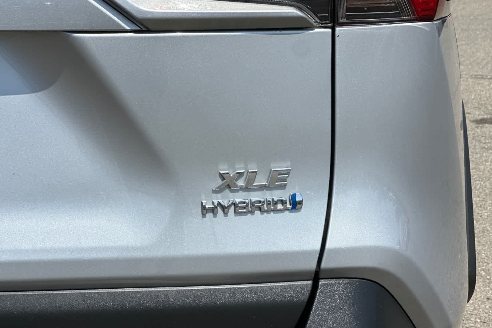 Thumbnail: 2021 Toyota RAV4 - 32