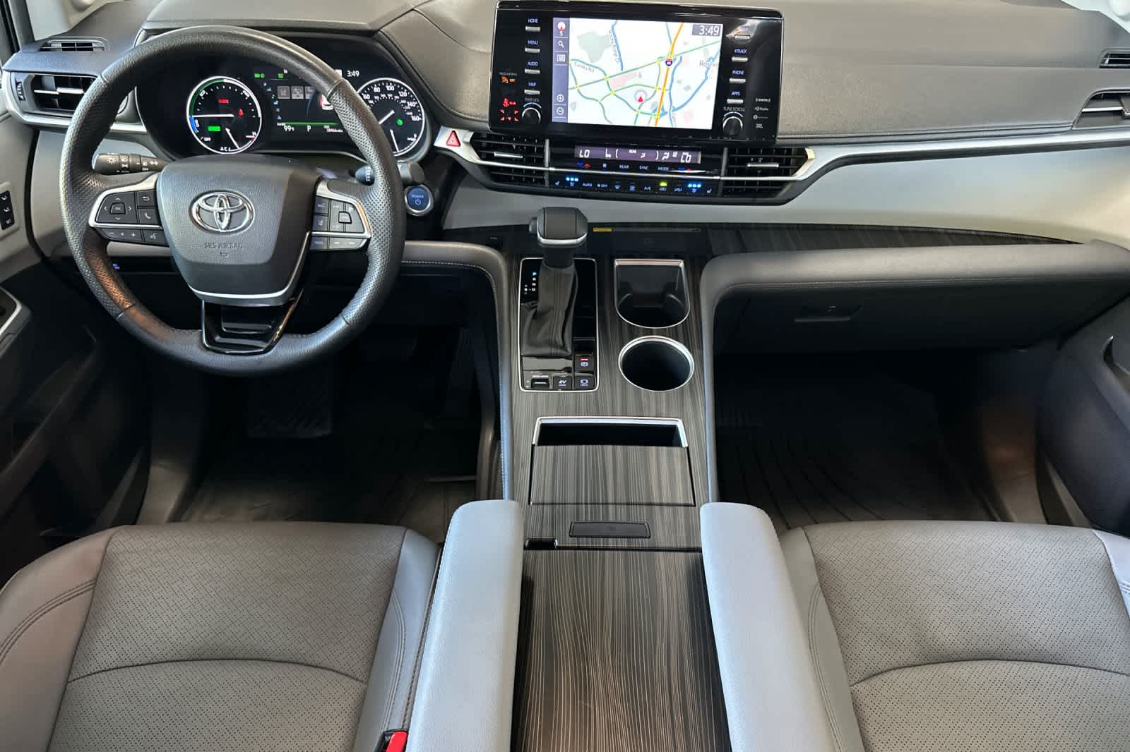 Thumbnail: 2023 Toyota Sienna - 3