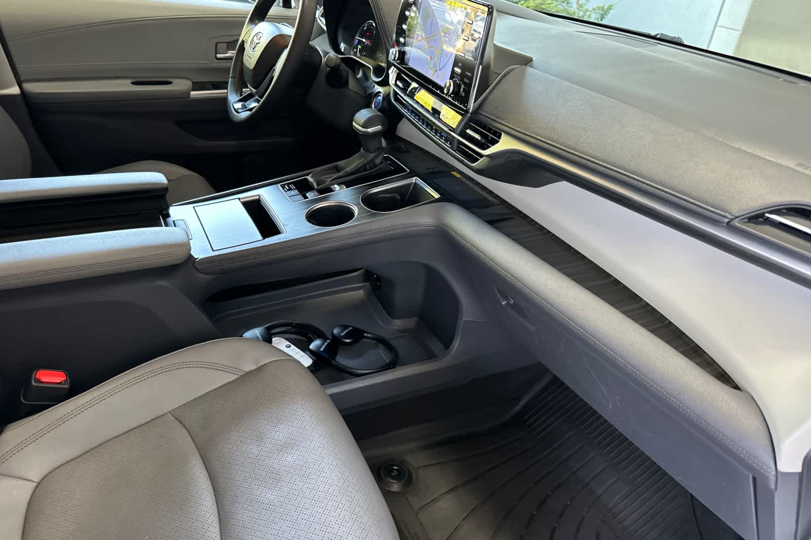 Thumbnail: 2023 Toyota Sienna - 18