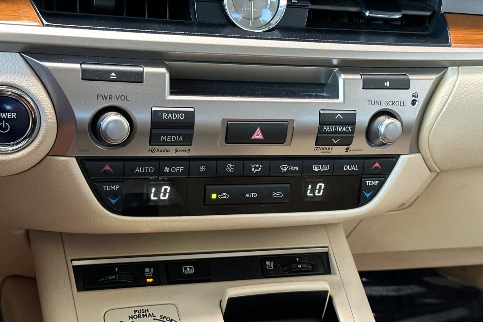 Thumbnail: 2014 Lexus ES - 22