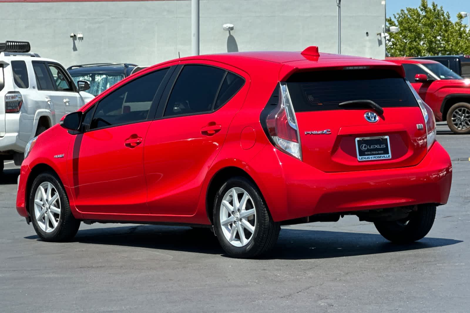 Thumbnail: 2015 Toyota Prius c - 7
