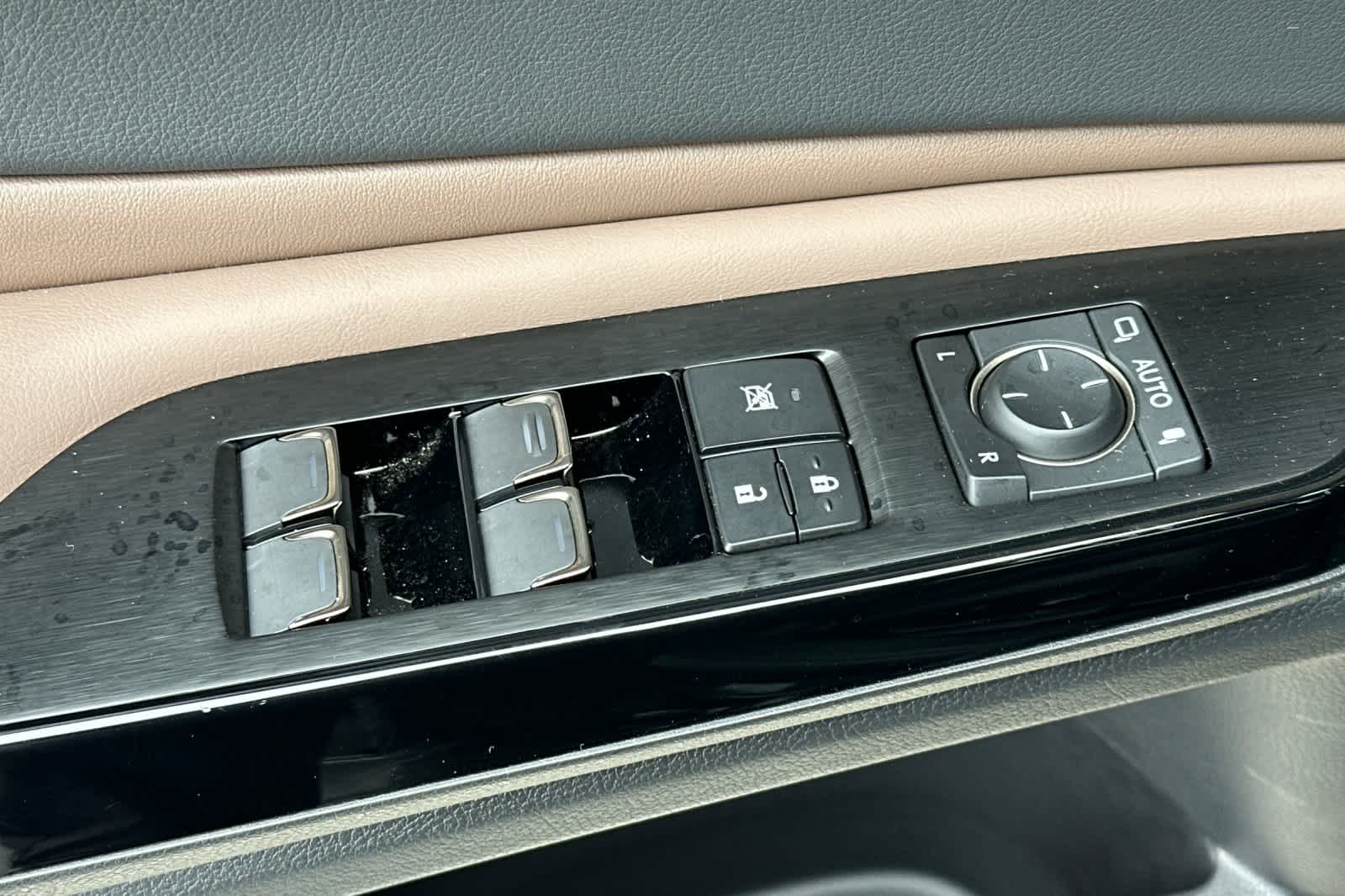 Thumbnail: 2025 Lexus ES - 13