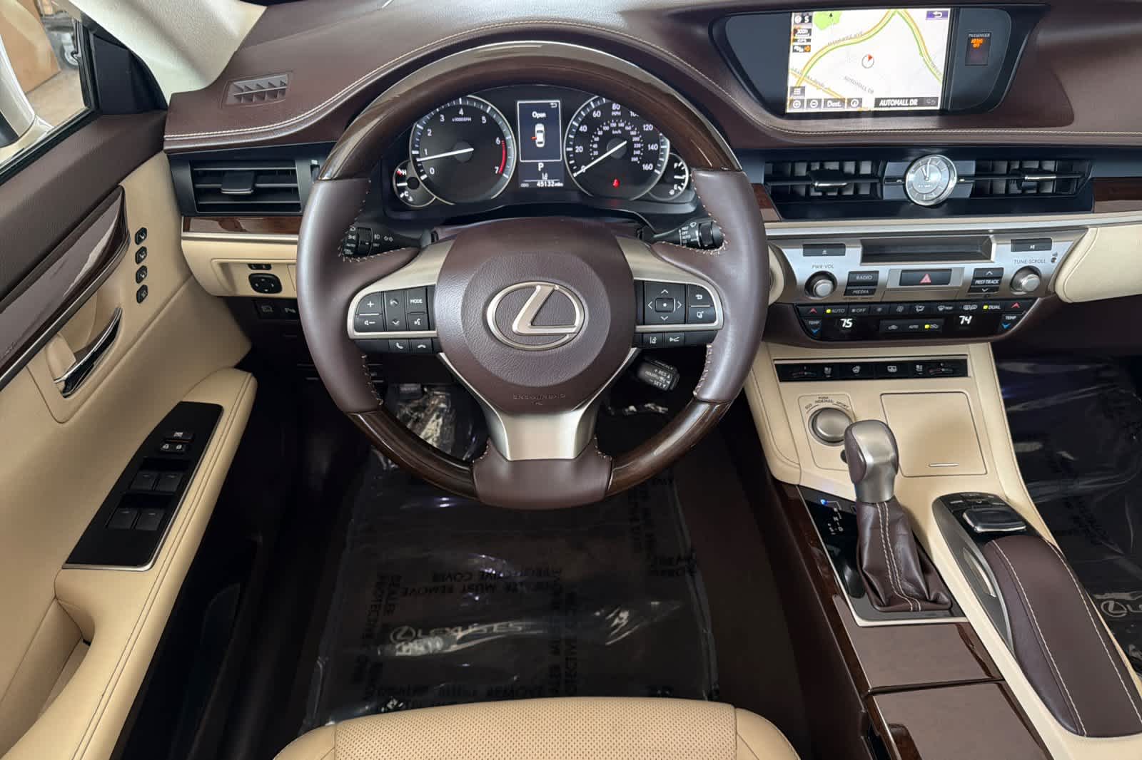 Thumbnail: 2017 Lexus ES - 14