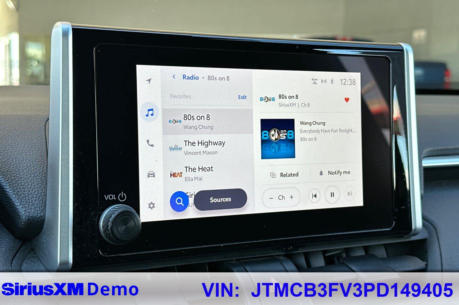 Thumbnail: 2023 Toyota RAV4 - 33