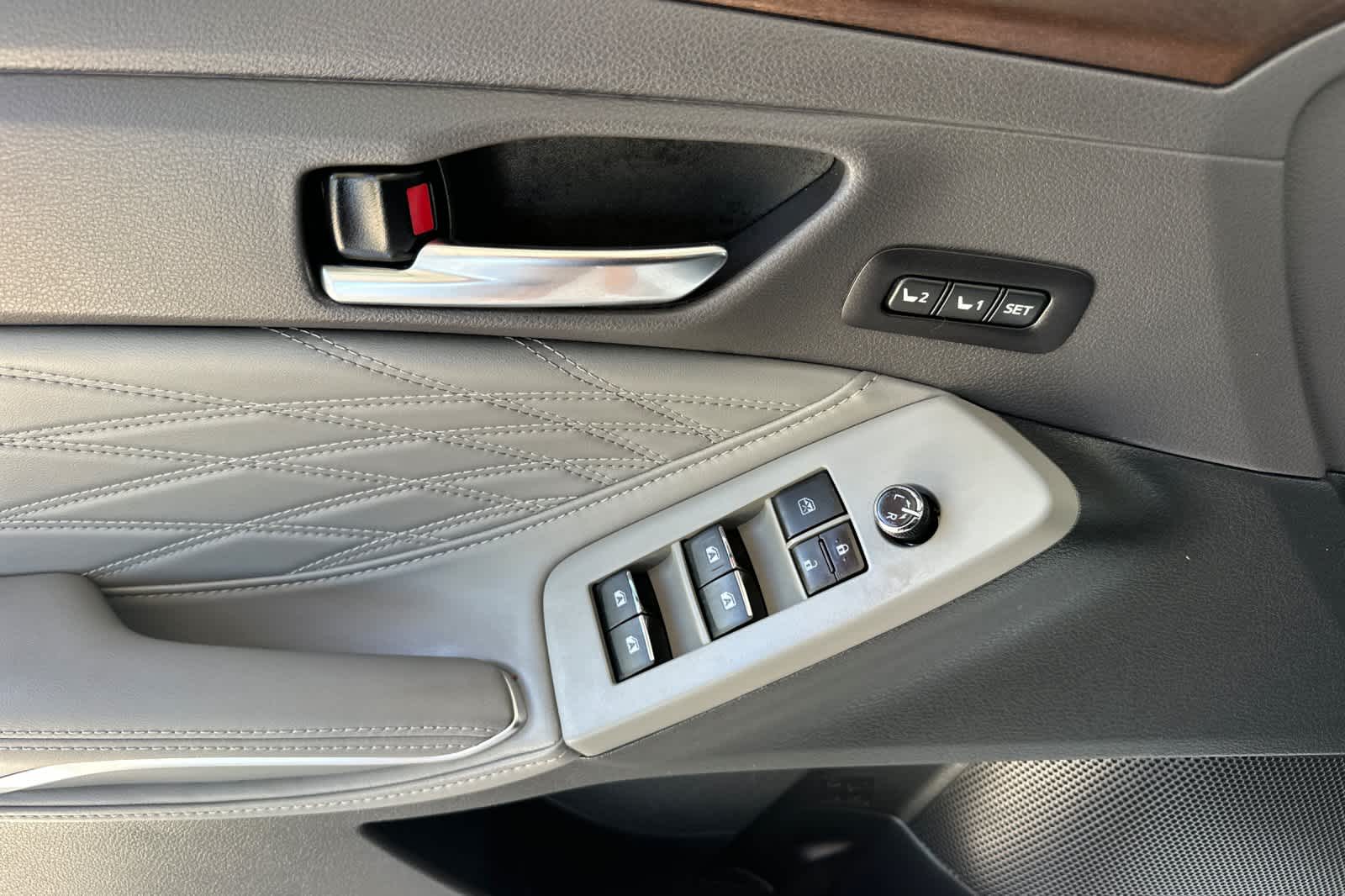 Thumbnail: 2021 Toyota Avalon - 12