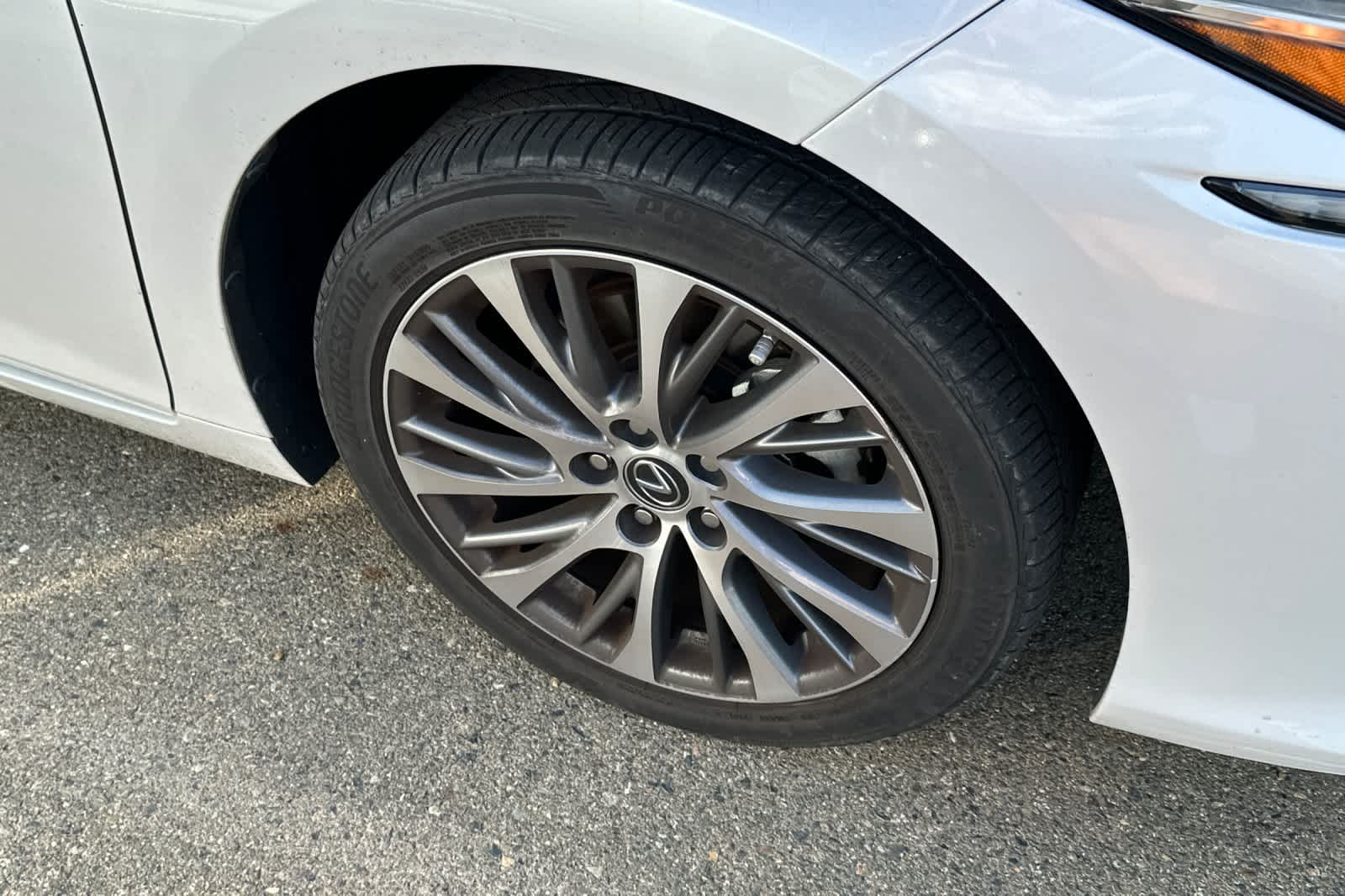 Thumbnail: 2019 Lexus ES - 12
