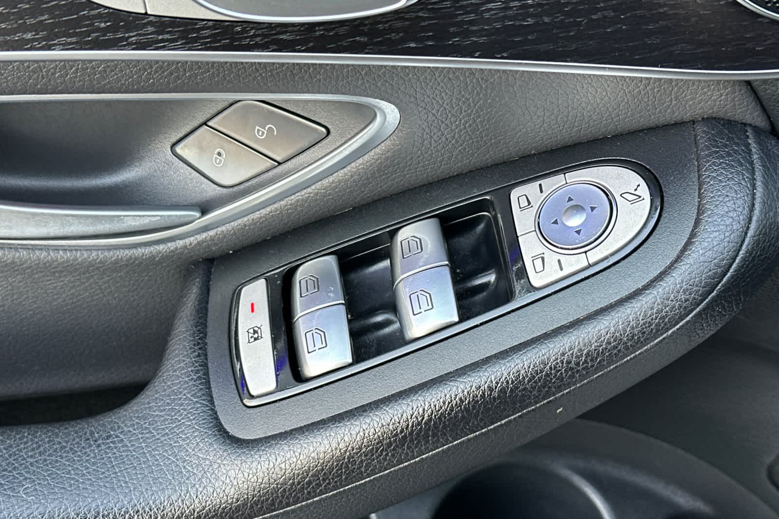 Thumbnail: 2022 Mercedes-Benz GLC - 13