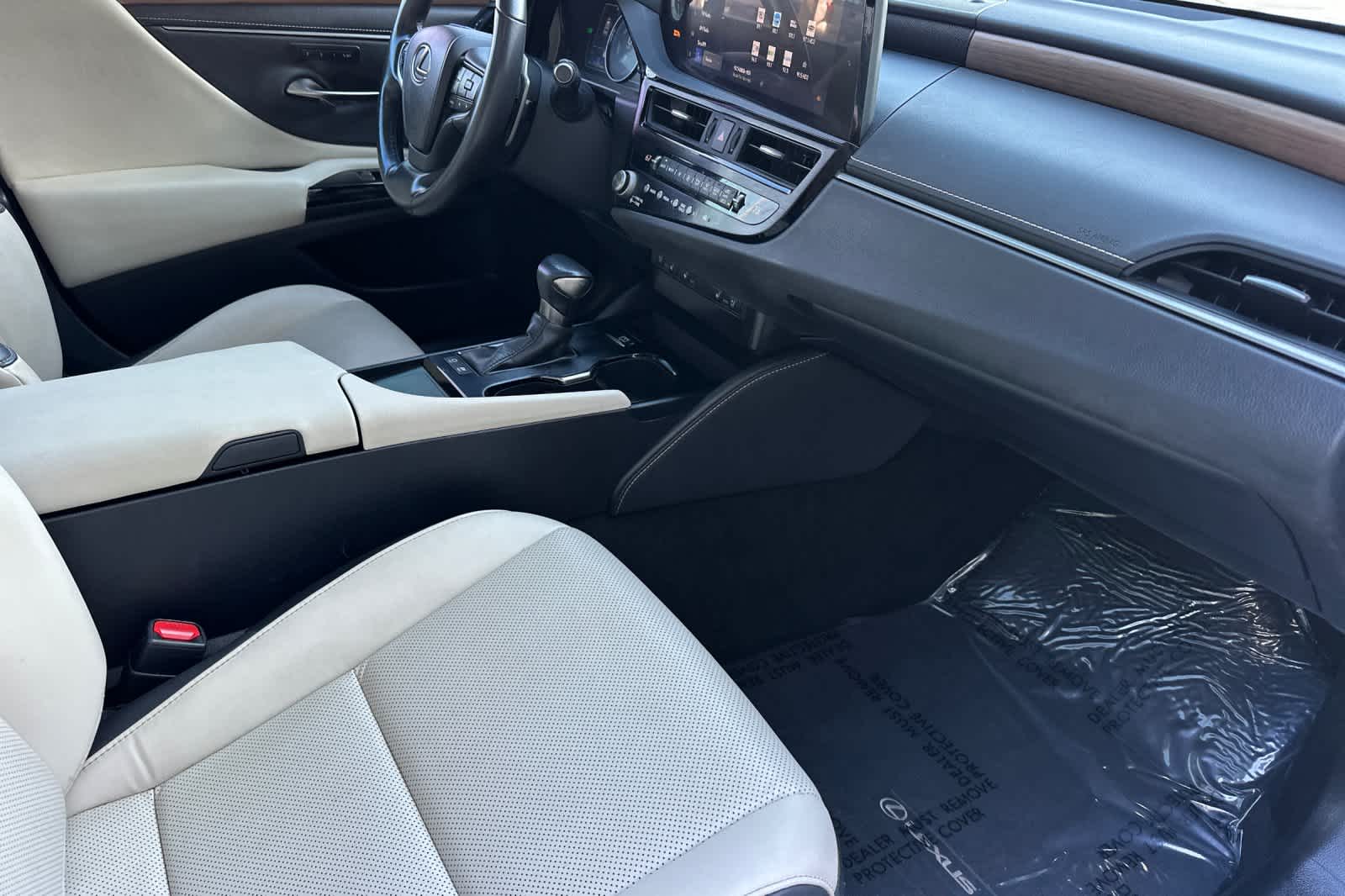 Thumbnail: 2023 Lexus ES - 16