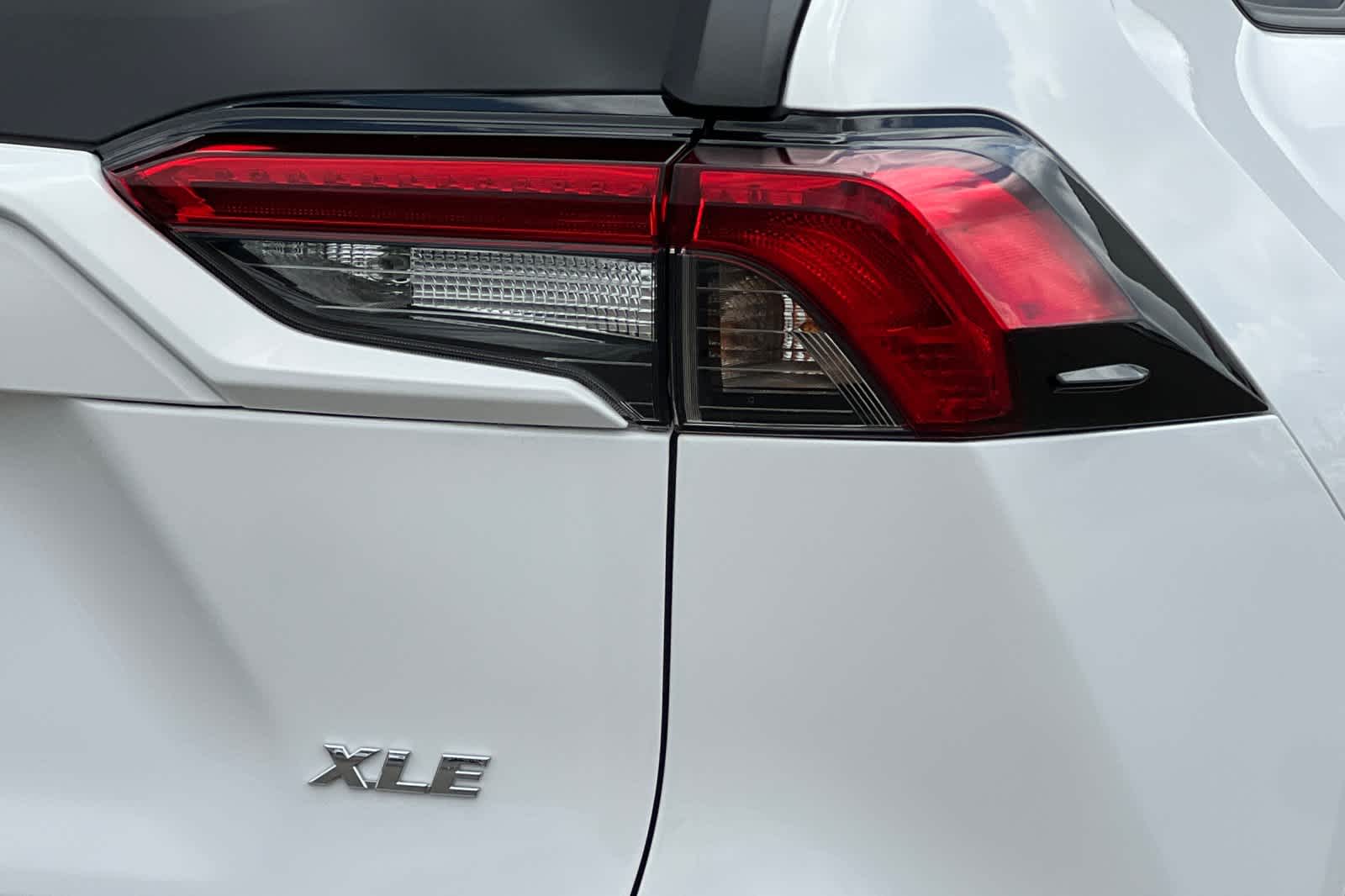 Thumbnail: 2021 Toyota RAV4 - 32