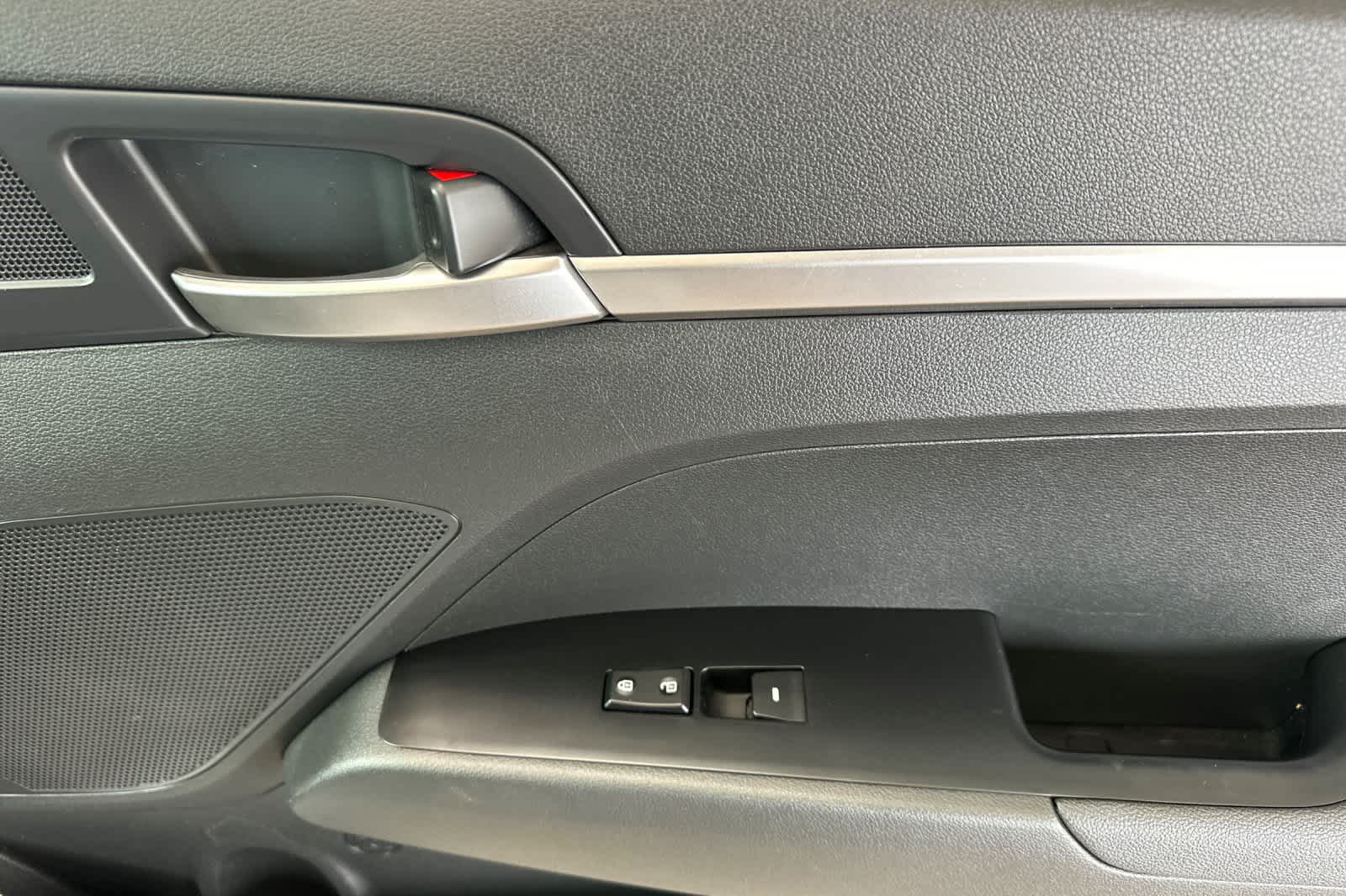 Thumbnail: 2020 Hyundai Elantra - 17