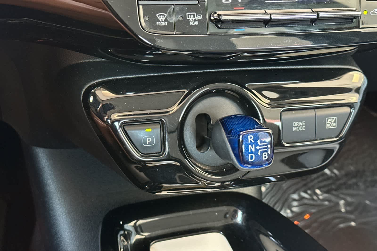 2016 Toyota Prius Three 23